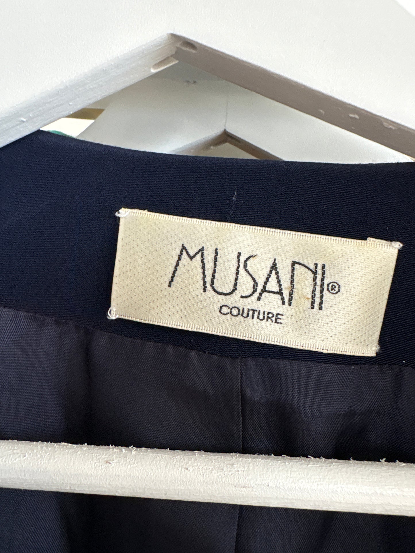 Sacou couture de brand luxury italian de occasionwear cambrat cu închidere bijterie