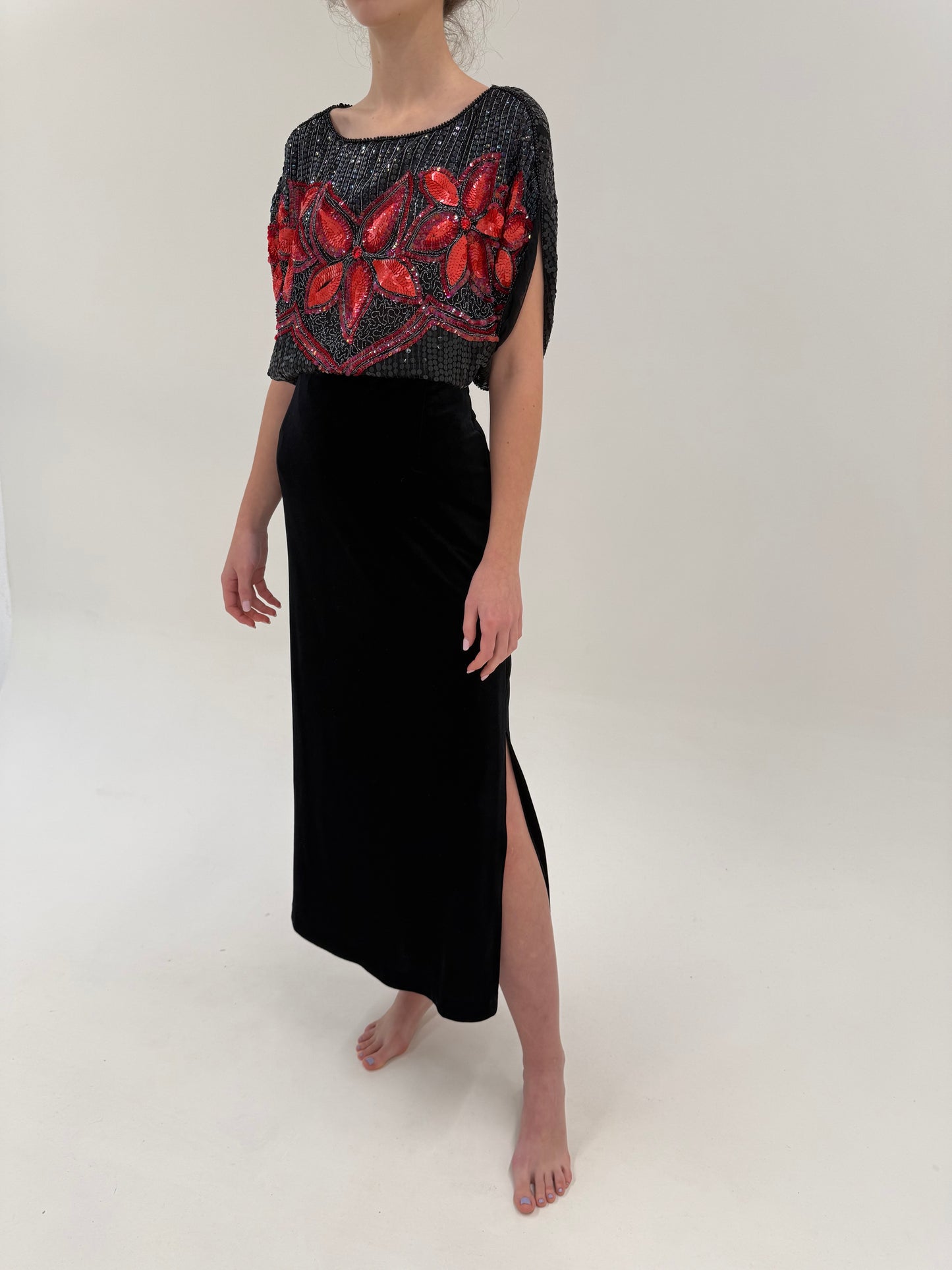 Fustă maxi neagră din catifea excepțională cu șliț lateral