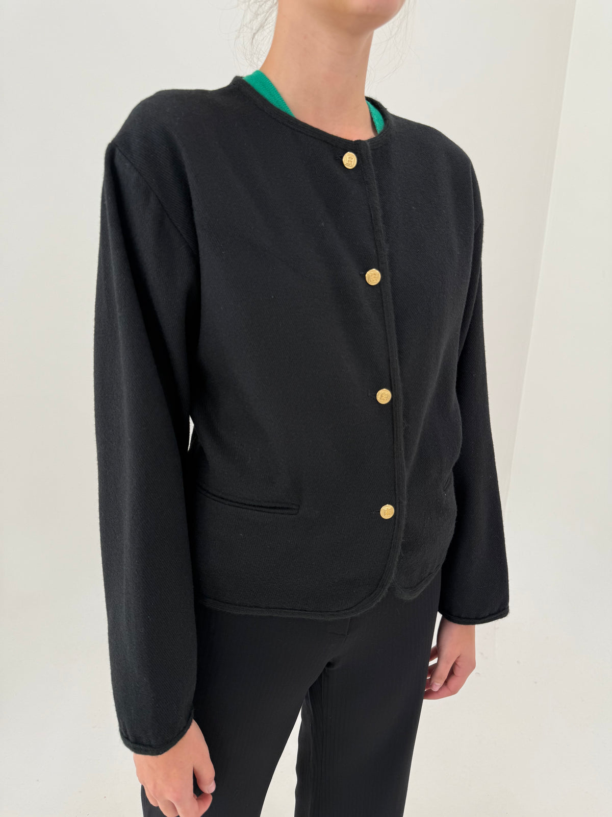 Sacou vintage negru în croi minimalist ușor boxy cu talie marcată la spate