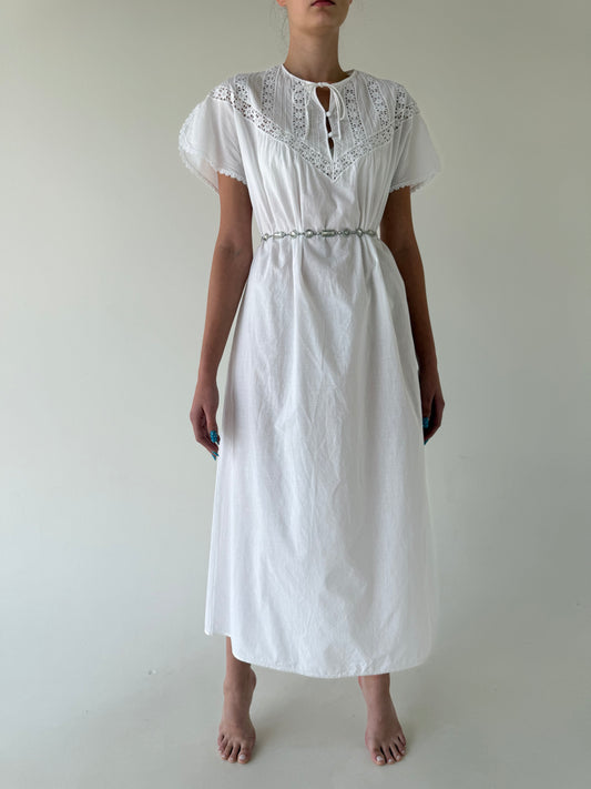 Rochie vintage maxi cu macrame lucrat manual din cea mai fină zonă de bumbac
