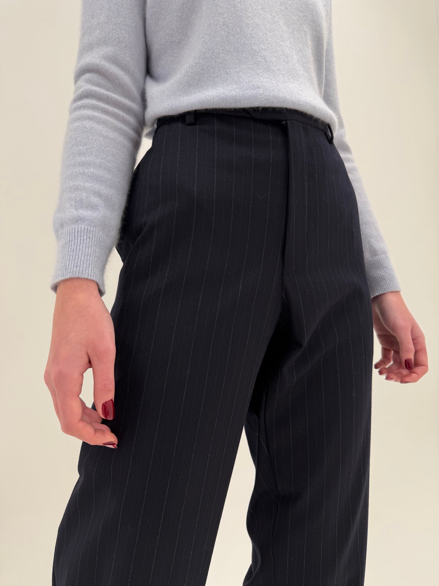 Pantaloni tall din stofă premium de lana extrafina cu dungi fine verticale