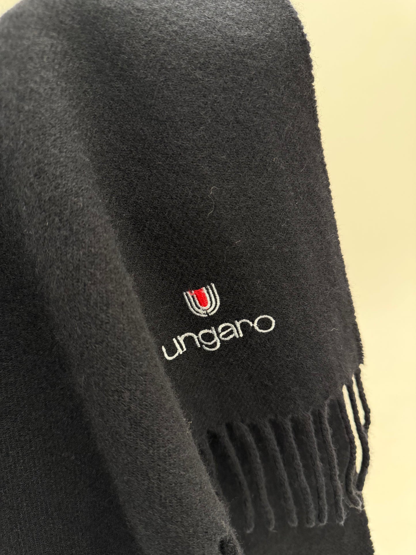 Fular negru luxury Ungaro din lana extrafina