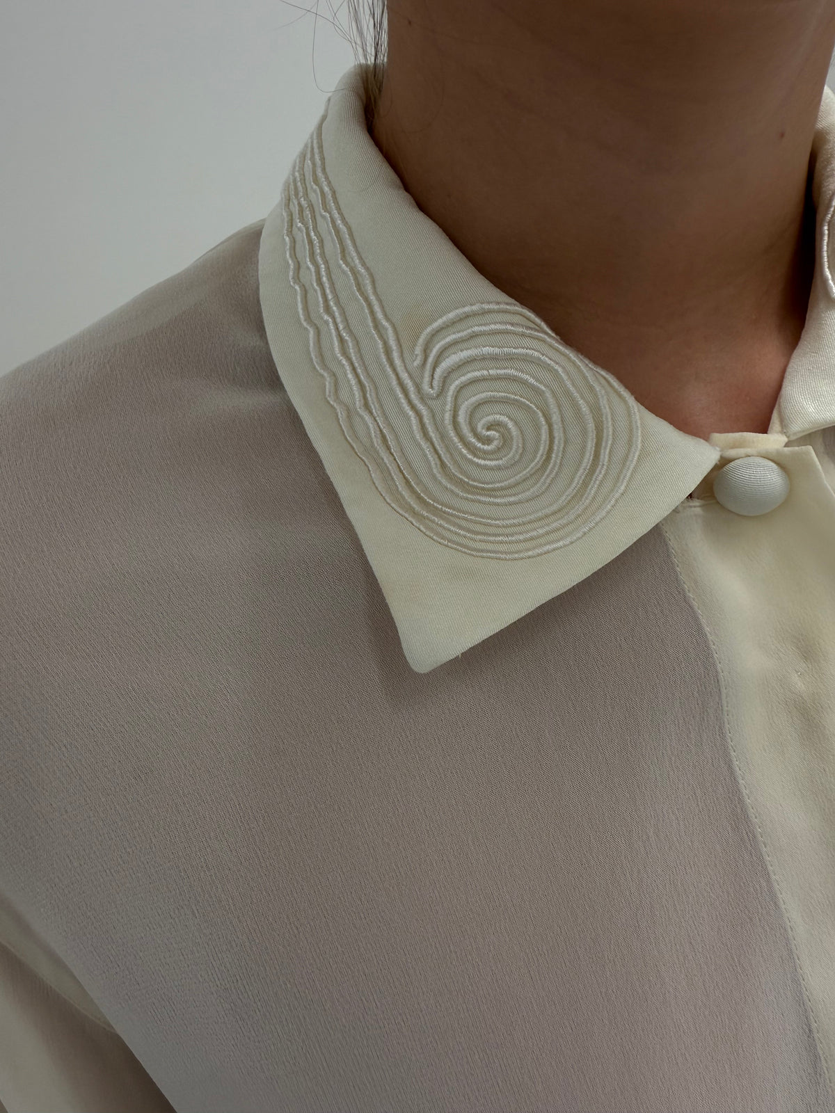 Cămașa vintage excepțională Pierre Cardin cu lucrătură 3D elaborată
