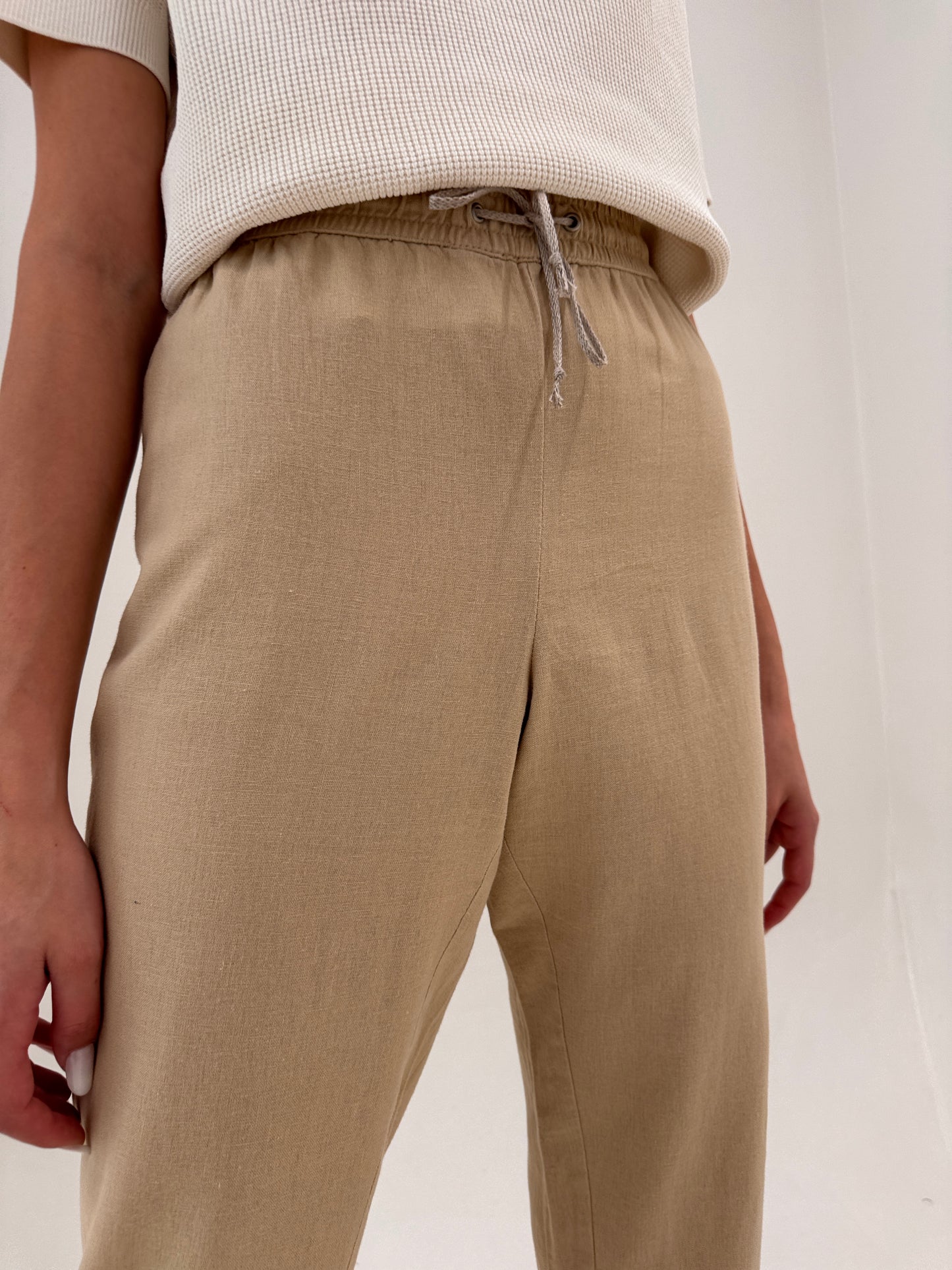 Pantaloni camel din in cu influențe casual și talie ultra înaltă elastică