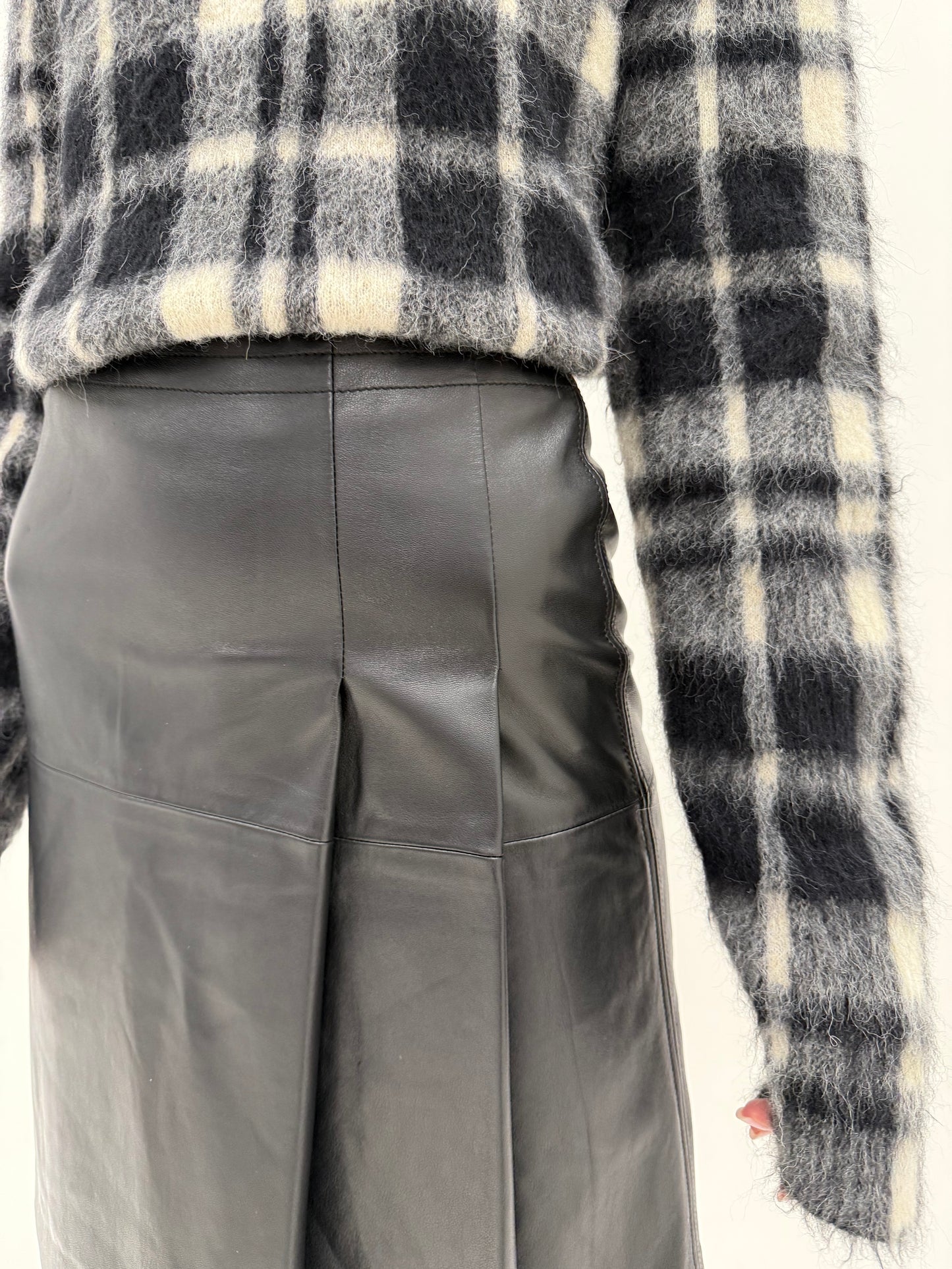 Fustă Escada din piele naturală Nappa plisată extrem de moale și fină