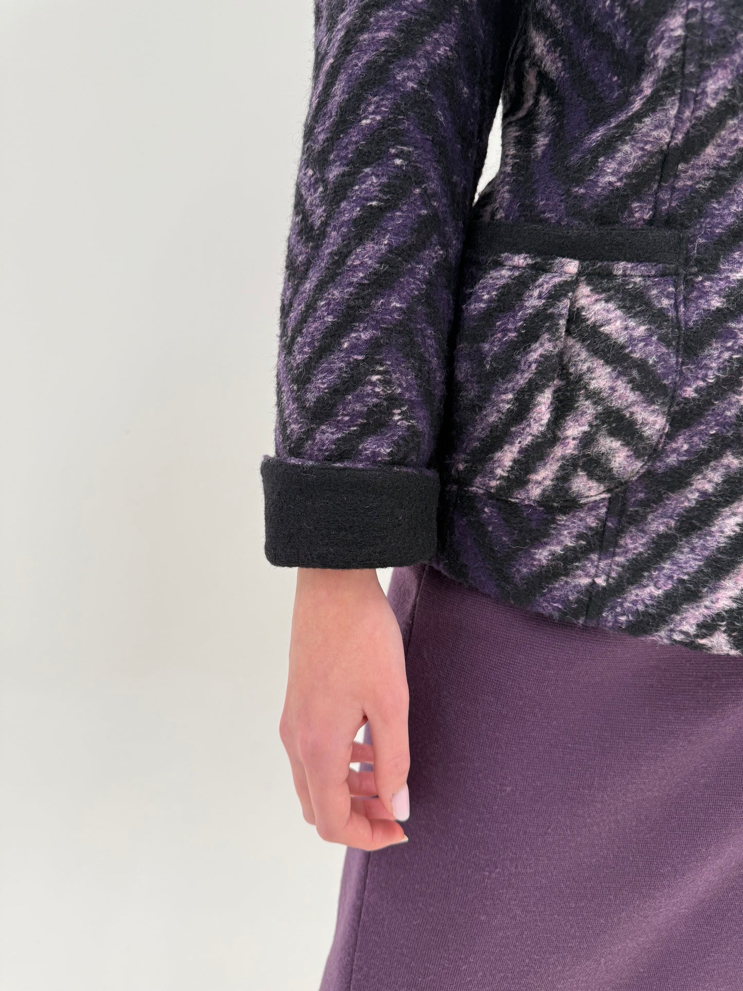 Sacou confort din boiled wool gros in croi ușor cambrat