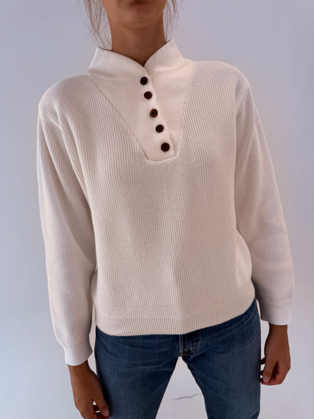 Pulover cu funnel neck și închidere Henley din bumbac excepțional