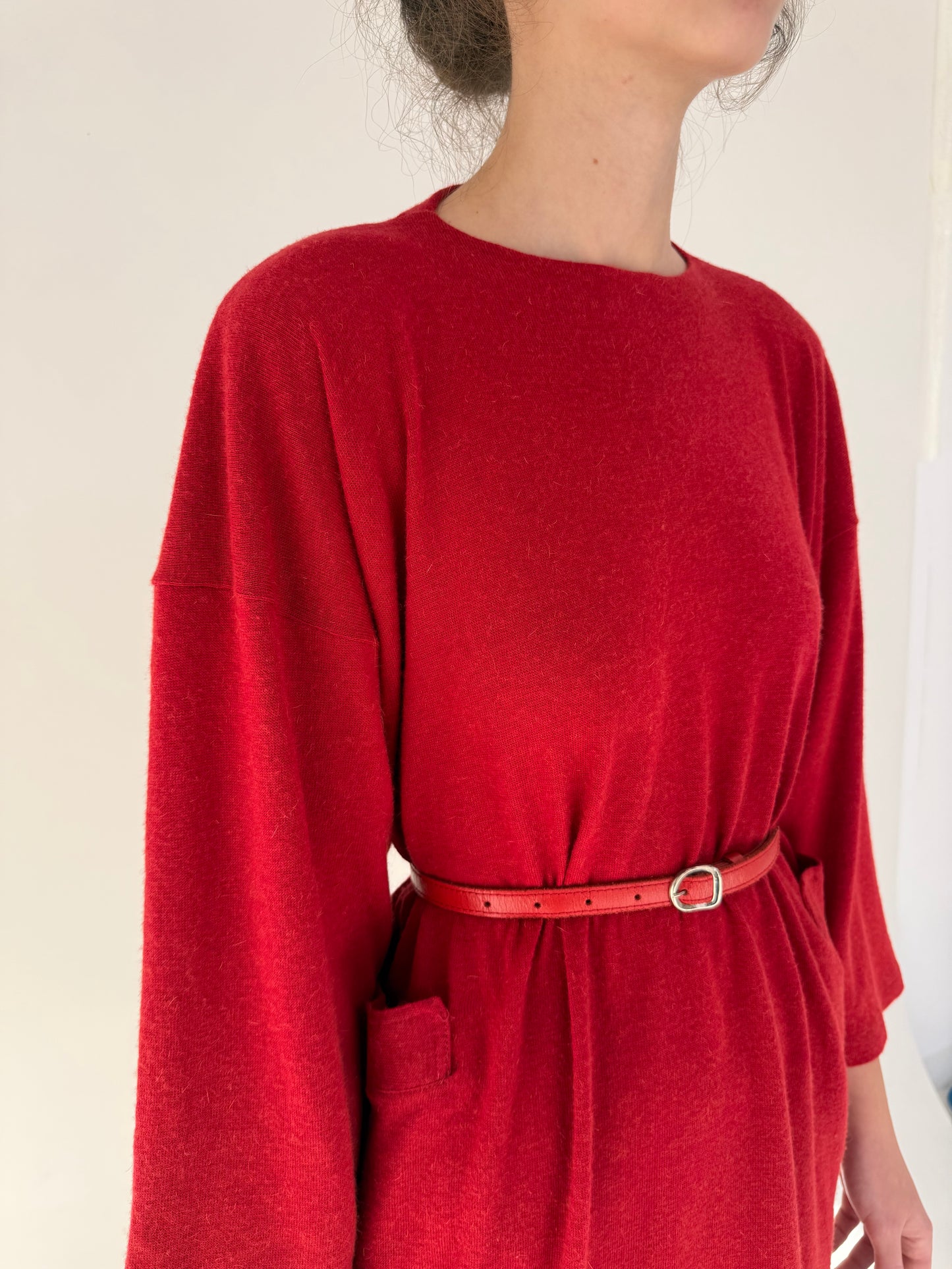 Rochie vintage cherry red cu mânecă fluture în croi retro modern