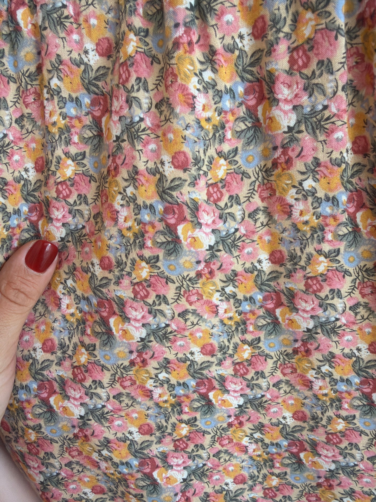 Fustă maxi super vaporoasă camel cu talie ultra marcată elastică și print delicat floral