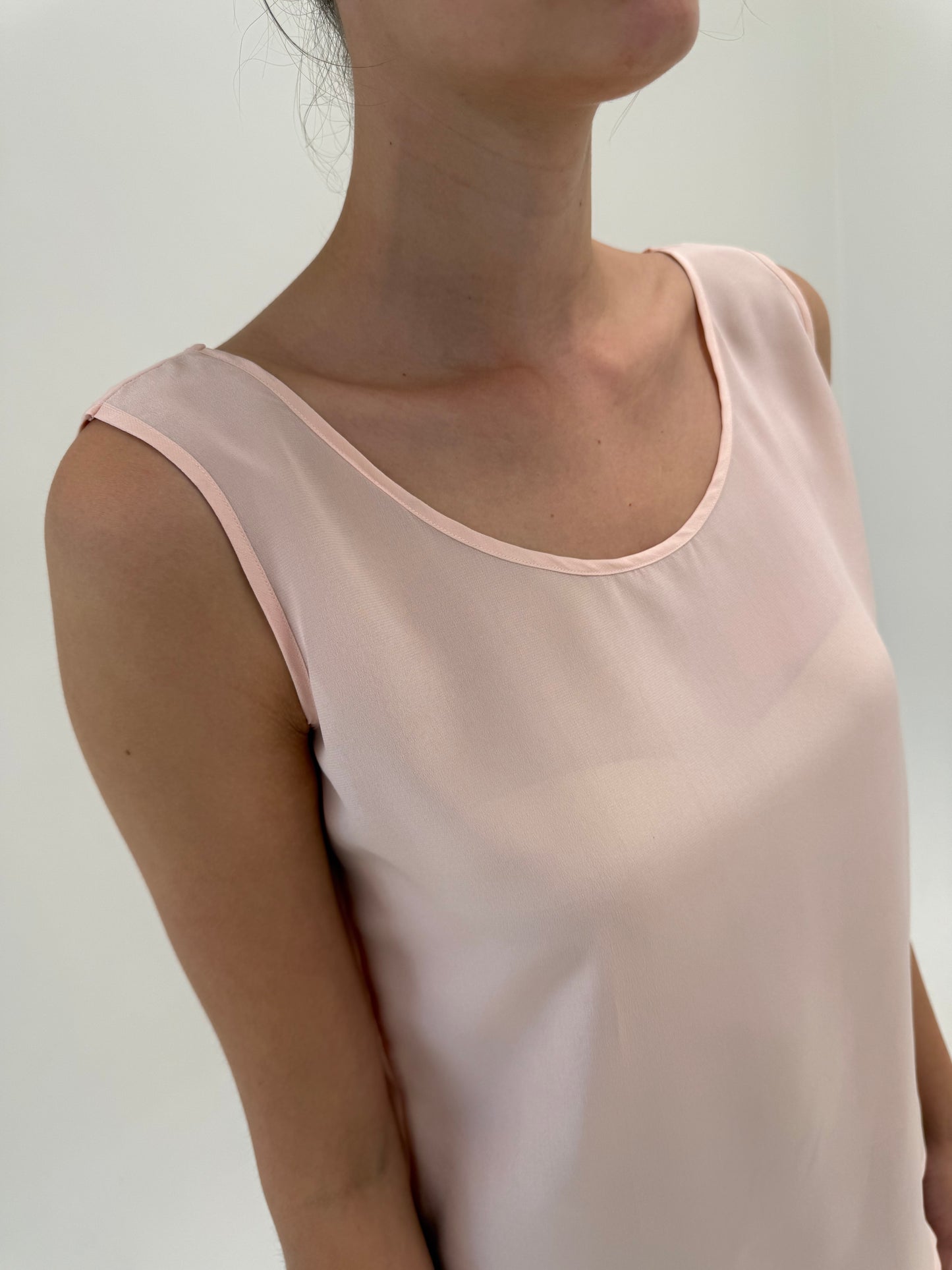 Top powder Pink din mătase naturală în croi minimalist