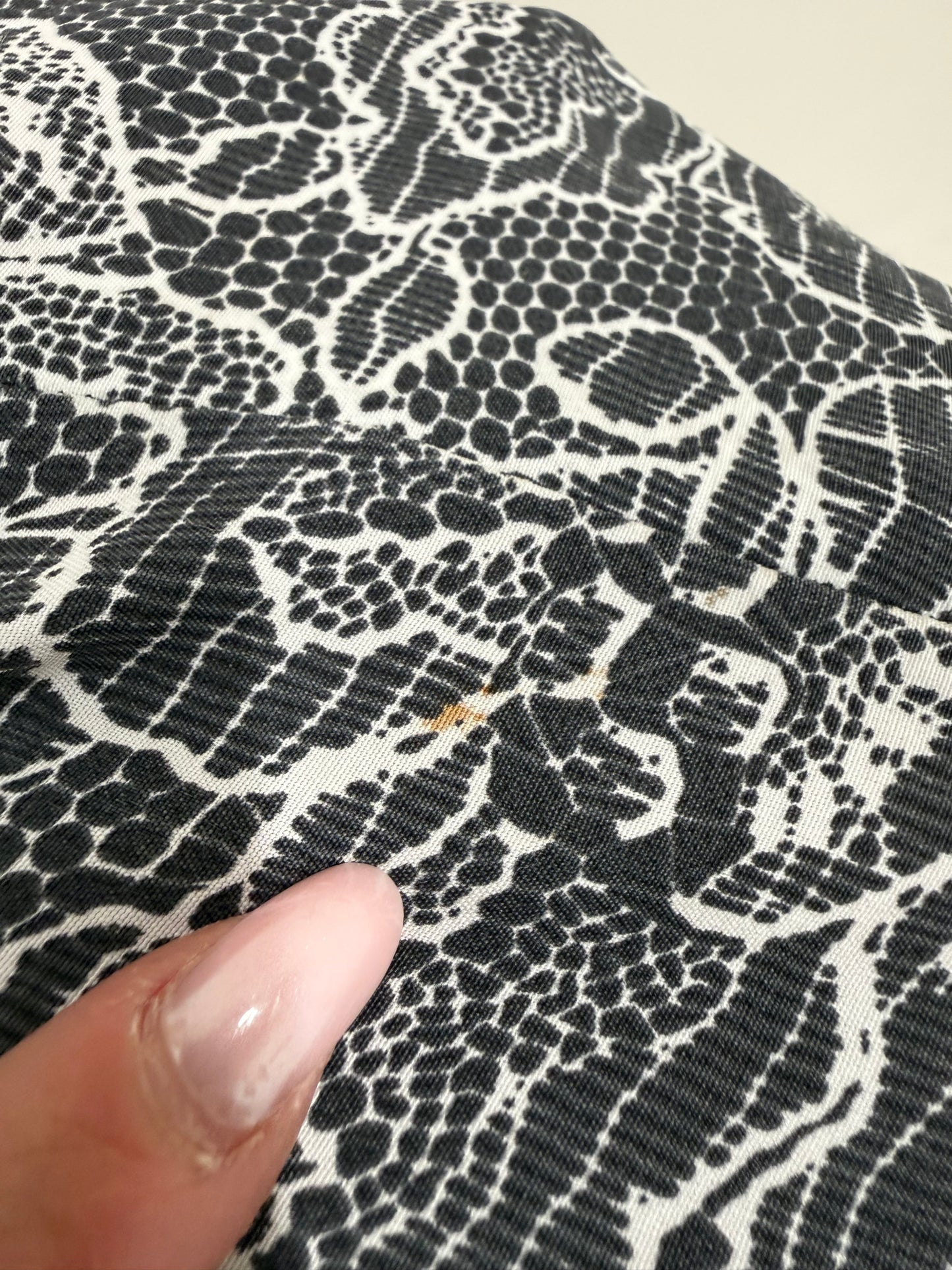Rochie vintage super vaporoasă in croi de ani 50 cu talie marcată si print floral cu trandafiri