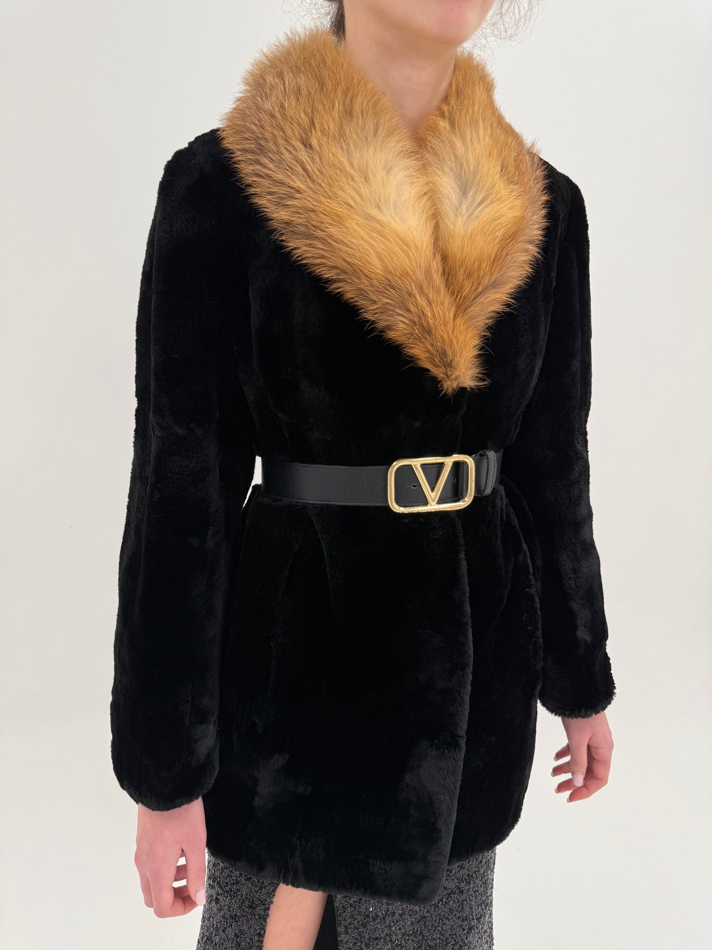 Blană naturală Mouton negru cu guler de vulpe