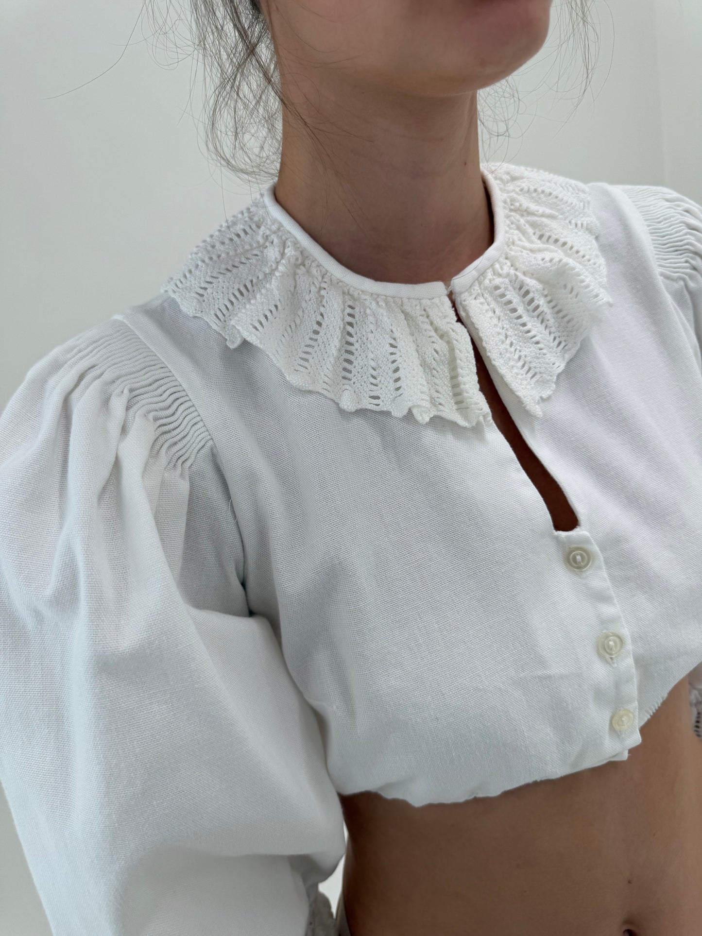 Top vintage din pânză excepțională cu mâneci bufante și guler macrame lucrat manual