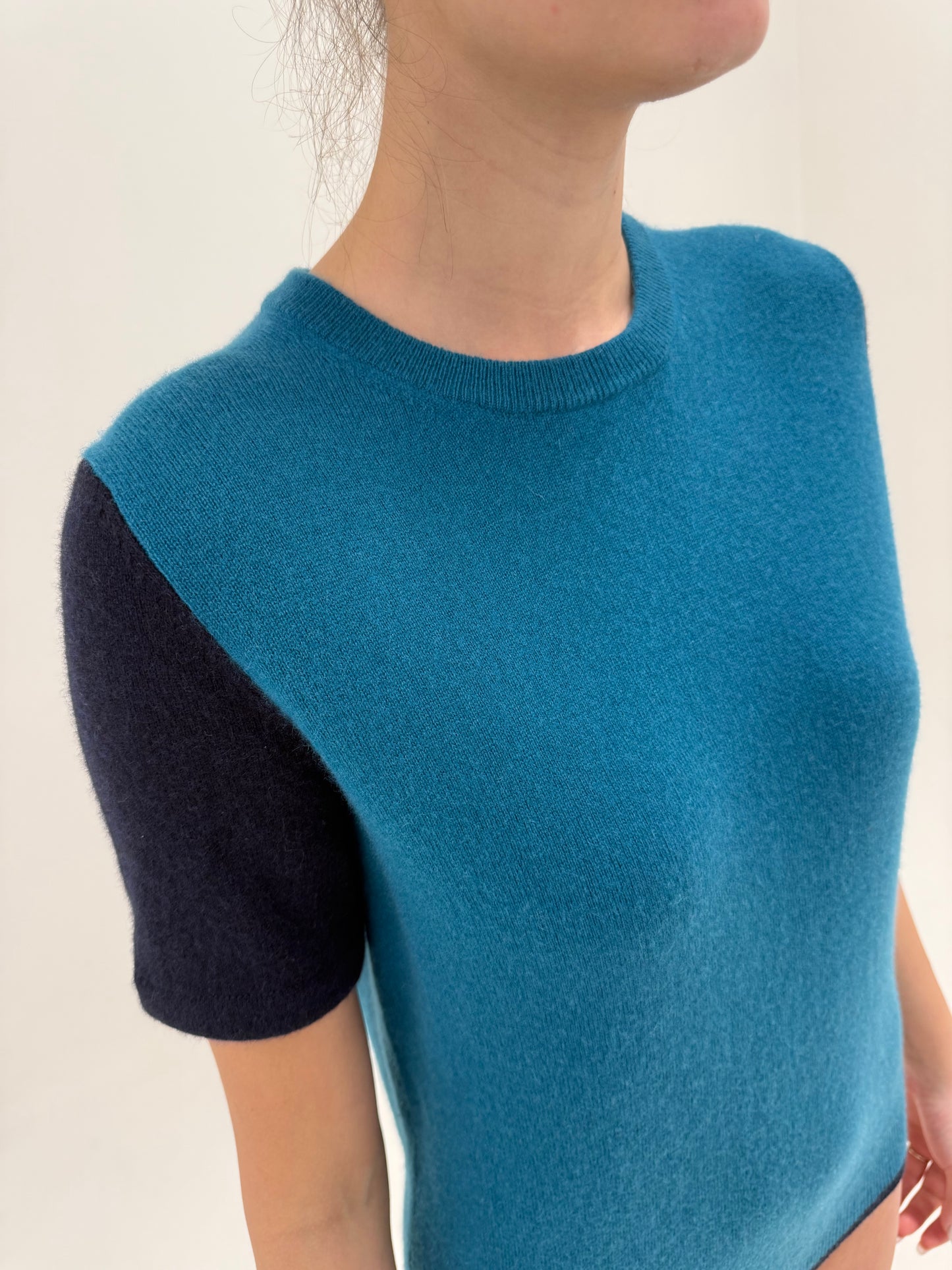 Top din cașmir colorblock crew neck