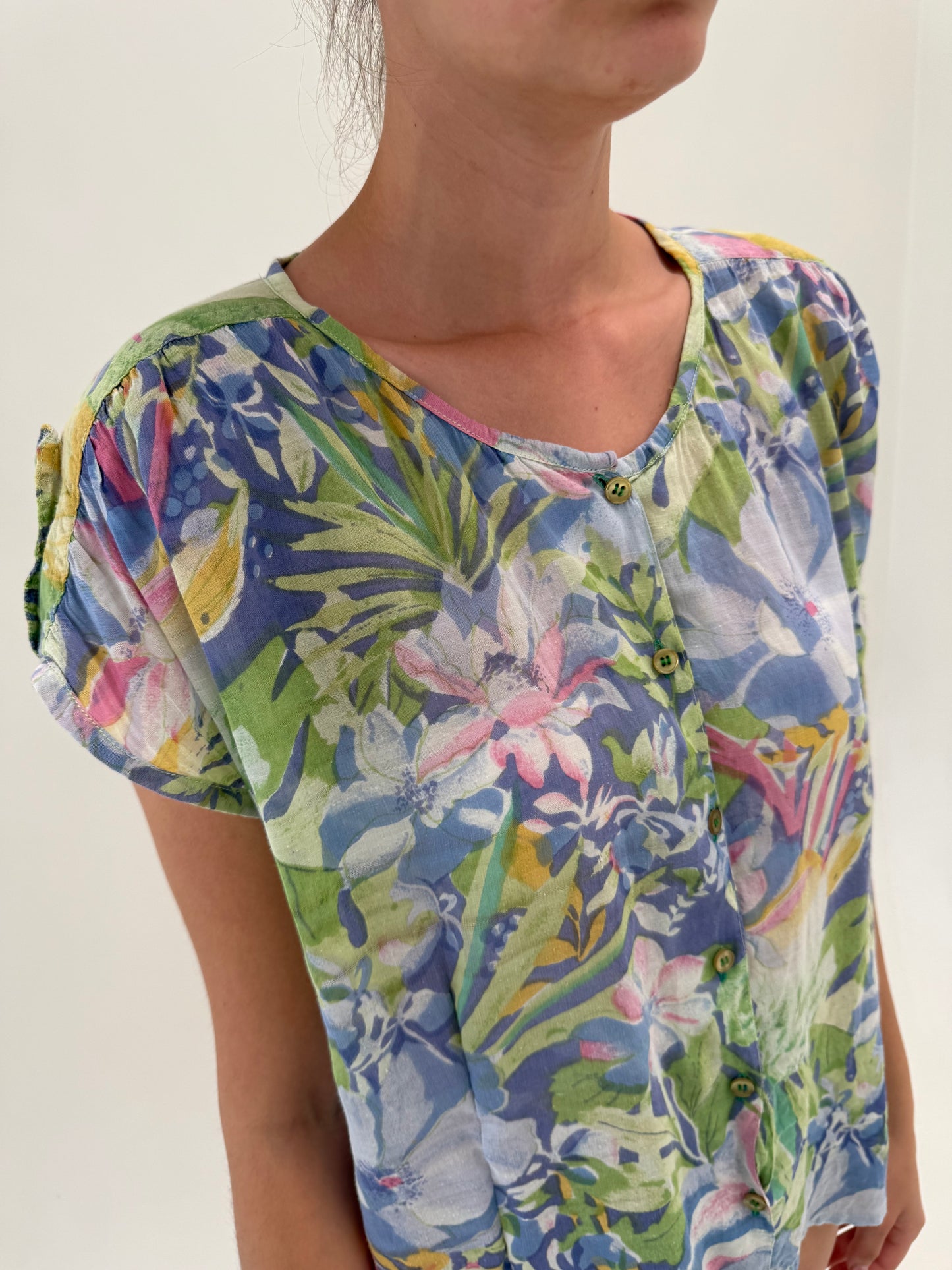 Top din challis (panzica foarte fina) cu print floral superb
