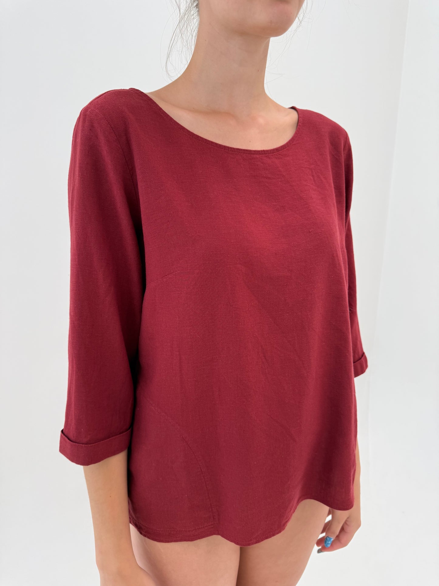 Top burgundy în croi minimalist din pânză cu mânecă 3/4