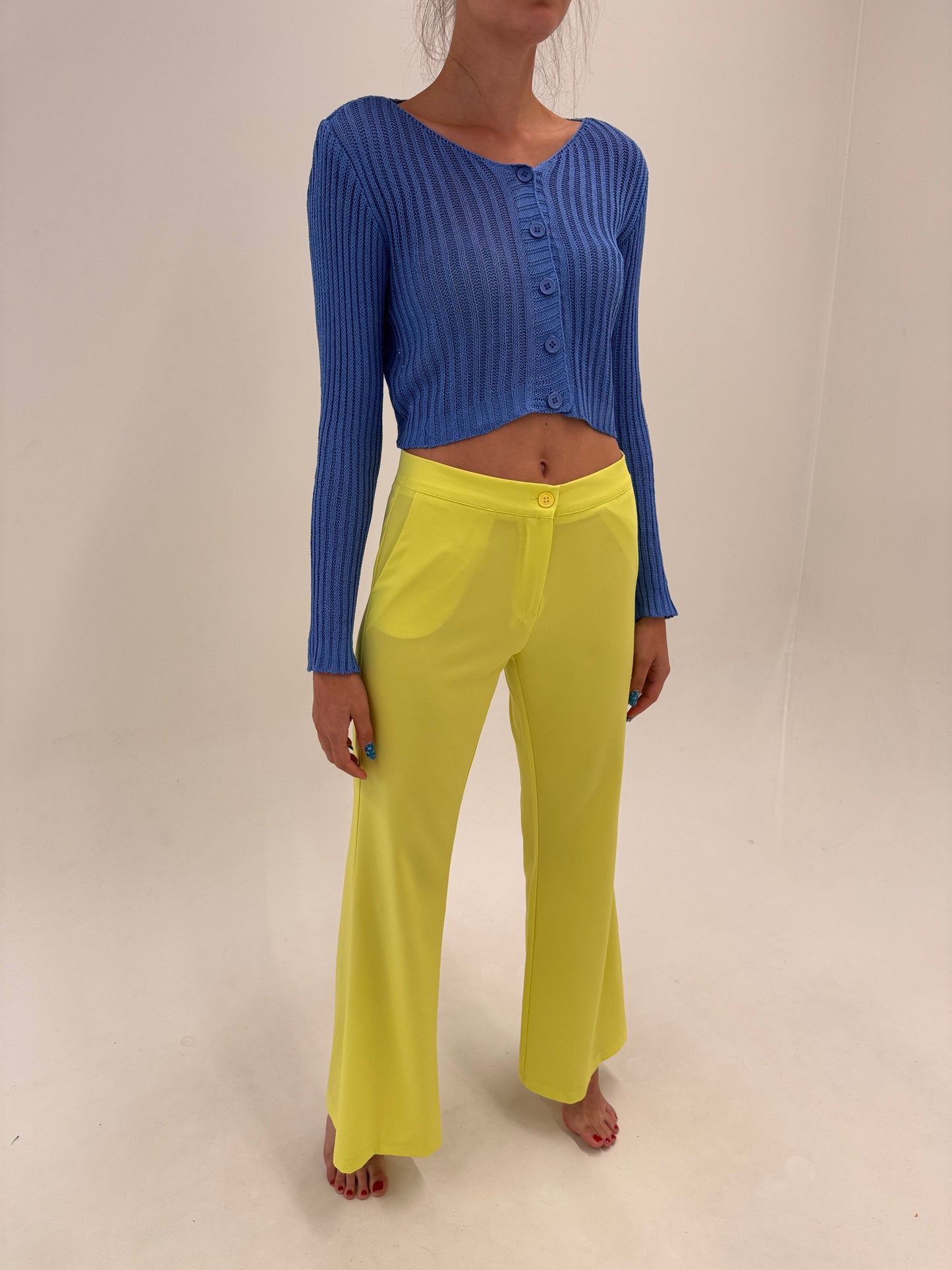 Pantaloni evazați lime green in croi super revenit în trend tall