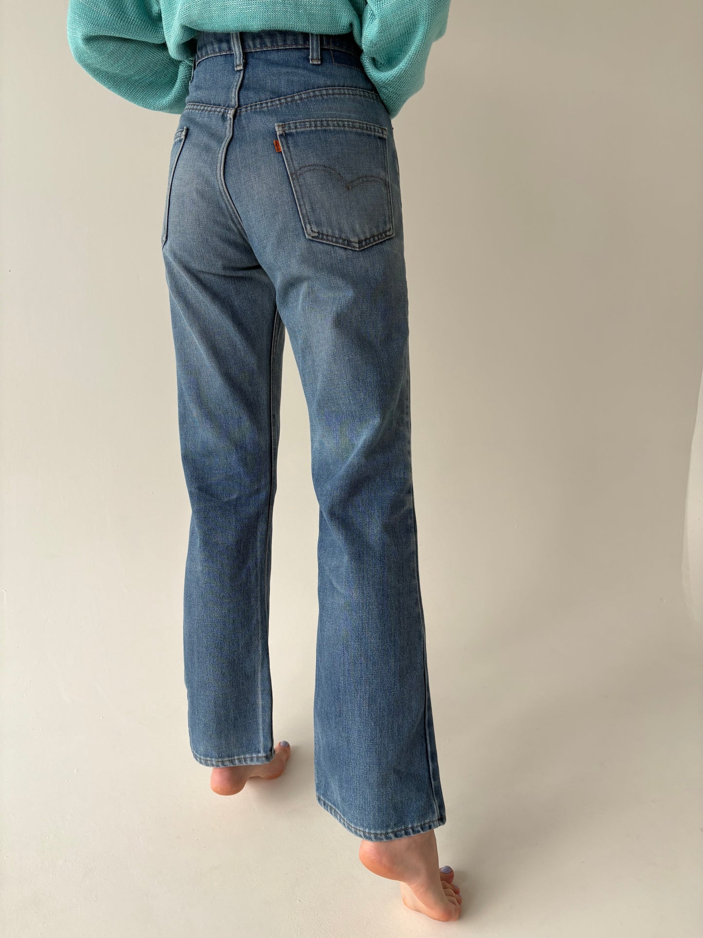 Jeans tall Levi’s plin tall clasic wash evazati cu talie ultra  înaltă