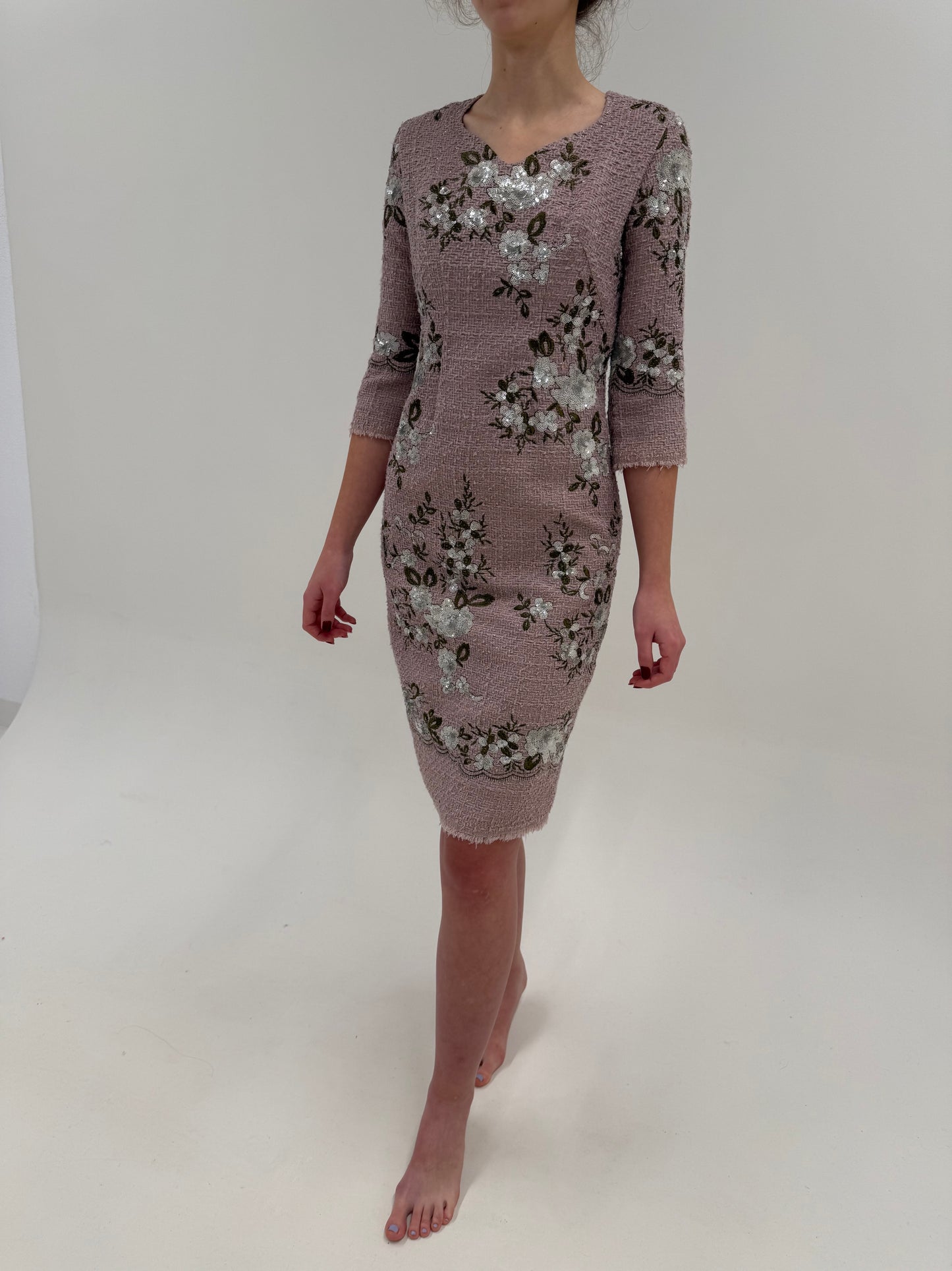 Rochie in stil Chanel din tweed dusty Pink cu aplicații și broderie