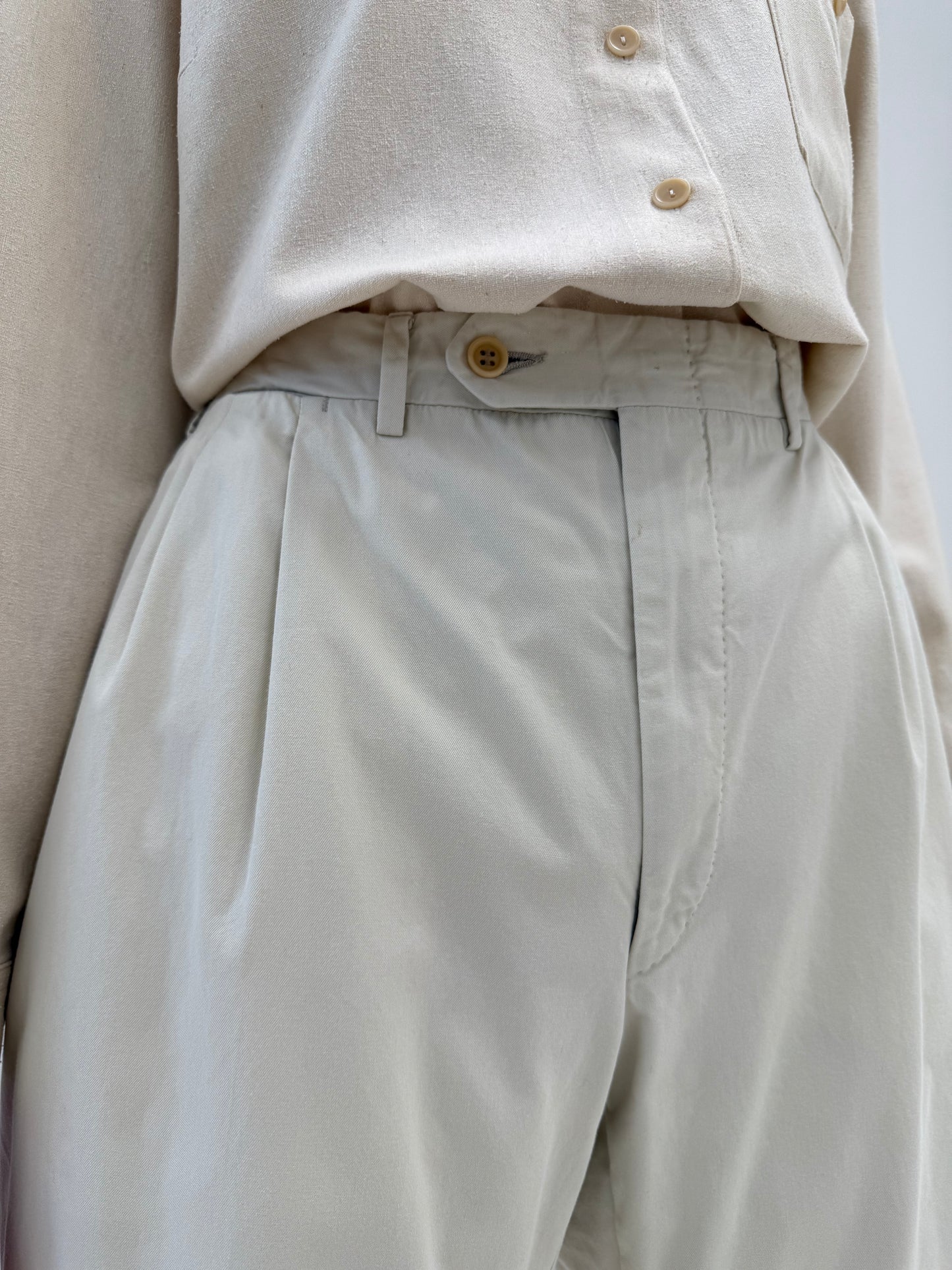 Costum luxury Canali în croi super actual off white din bumbac
