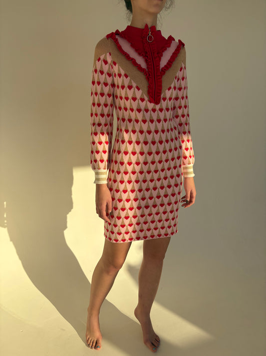 Rochie maximalista powder pink din jerse plin cu print auriu și roșu