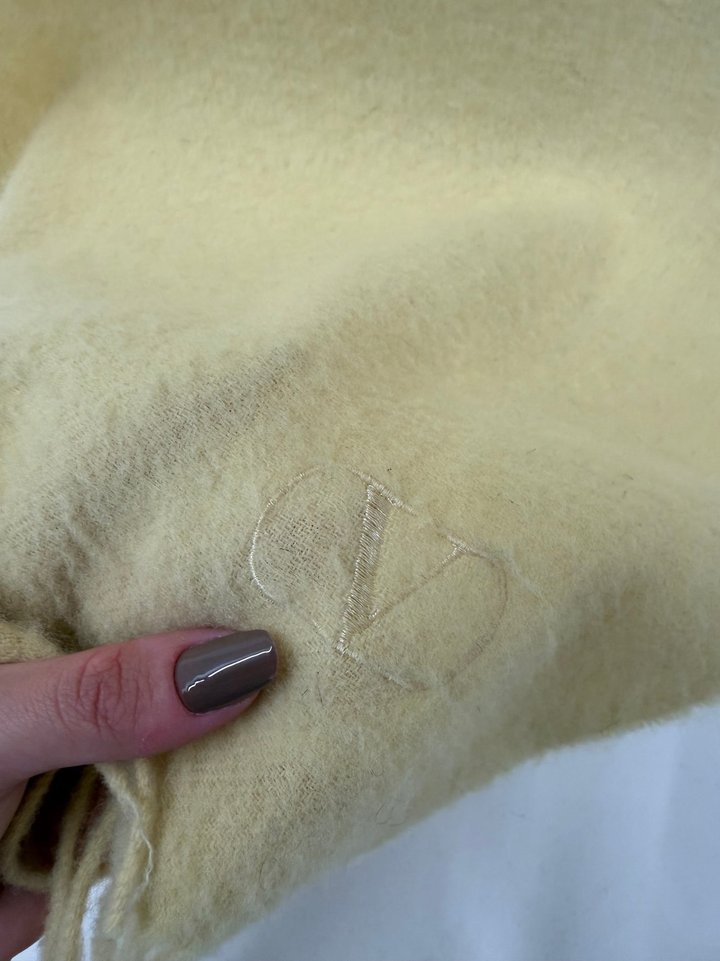 Fular Valentino butter yellow din lana extrafina