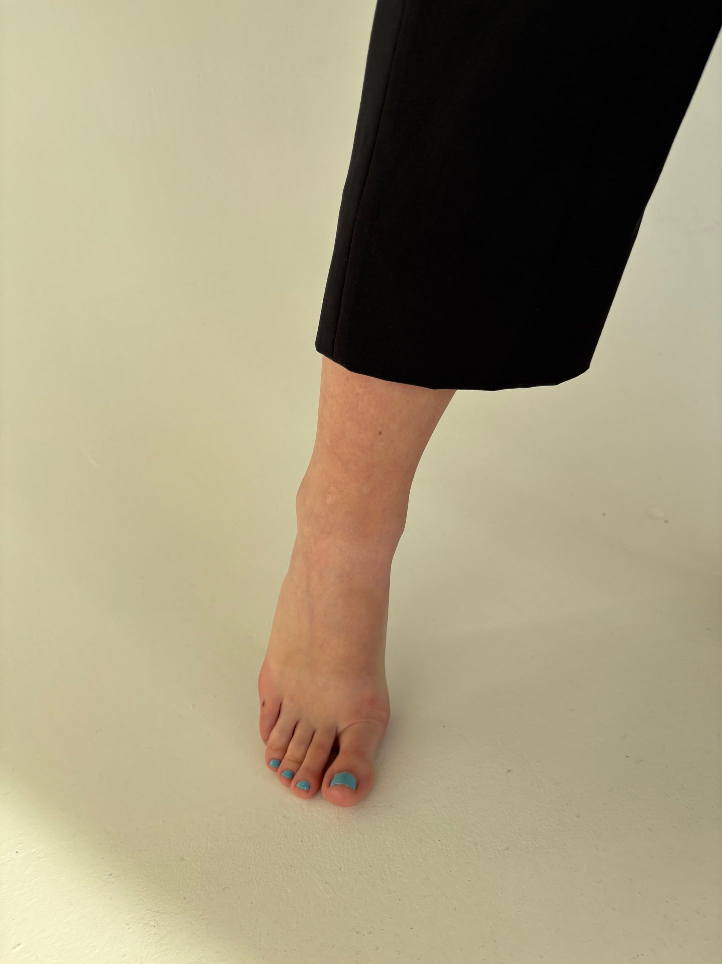 Pantaloni dark Navy italienești din lana extrafina