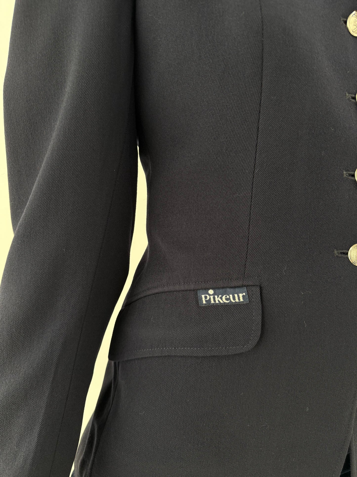 Sacou cambrat de călărie din lana ultra confort cu nasturi argintii