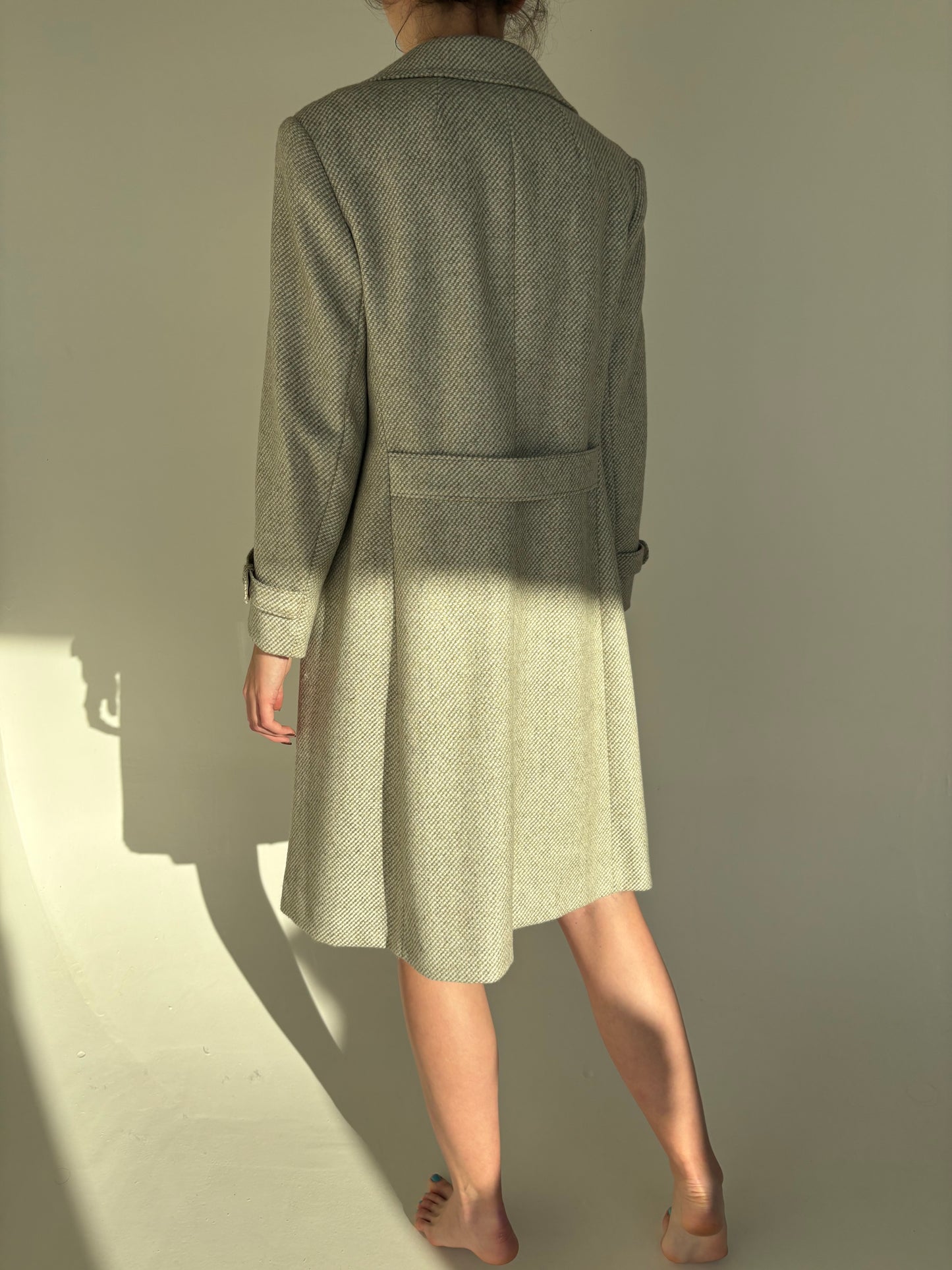 Palton old vintage anii 70 din twill gros de lana în nuanțe de nude