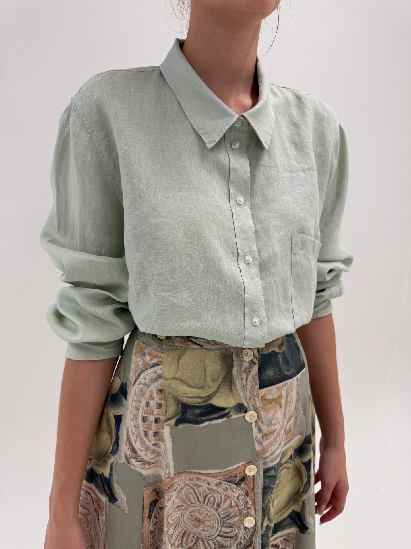 Cămașa dusty mint green din in în croi oversized petite