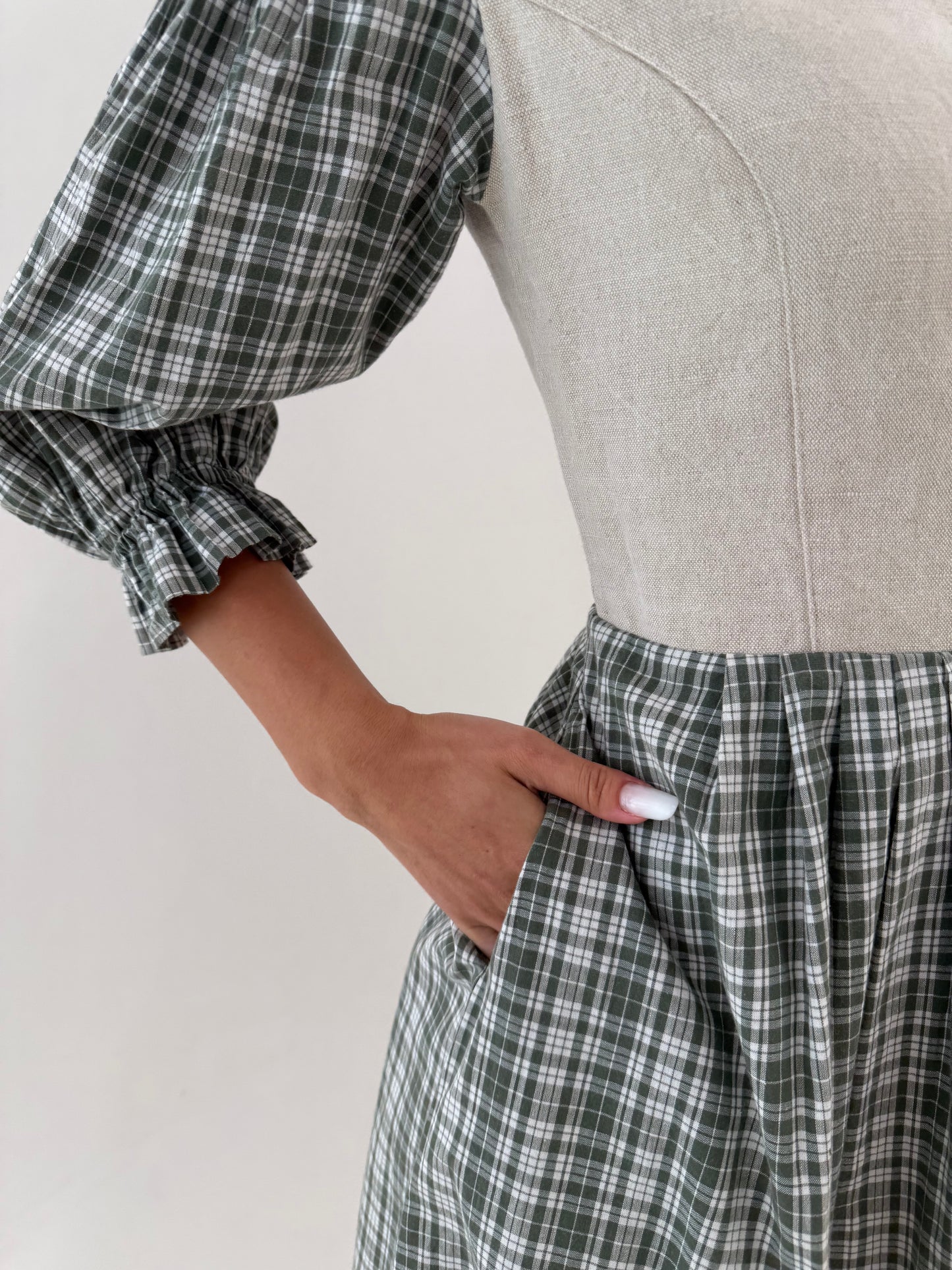 Rochie vintage cu corsaj din pânză de in și pânză de bumbac cu mâneci ușor bufante