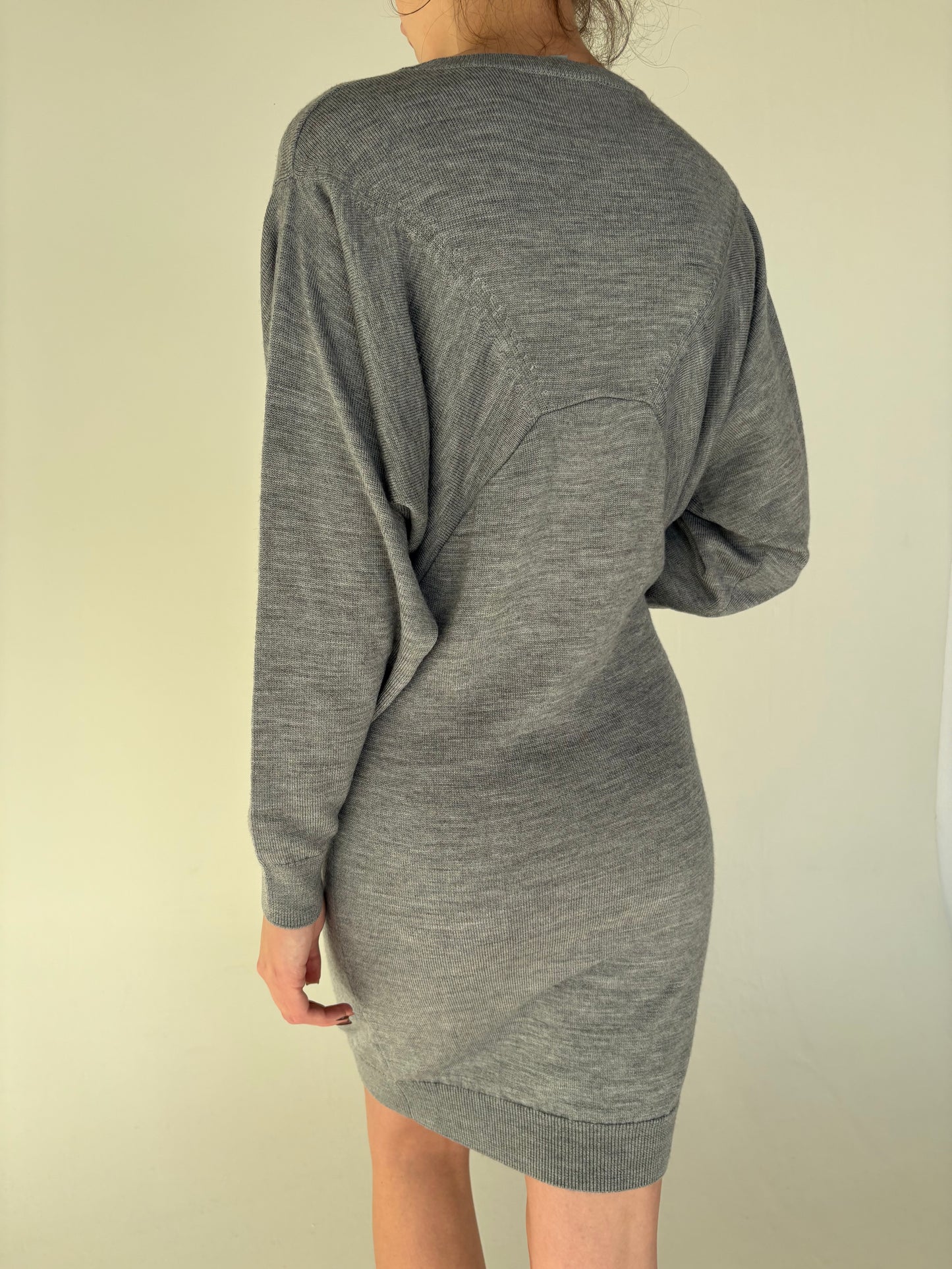 Rochie COS din lana extrafina cu mânecă tip fluture