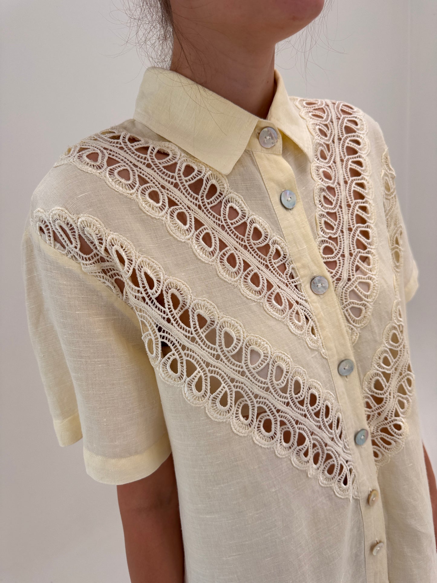 Robe chemise italian butter yellow din pânză excepțională de in cu broderie