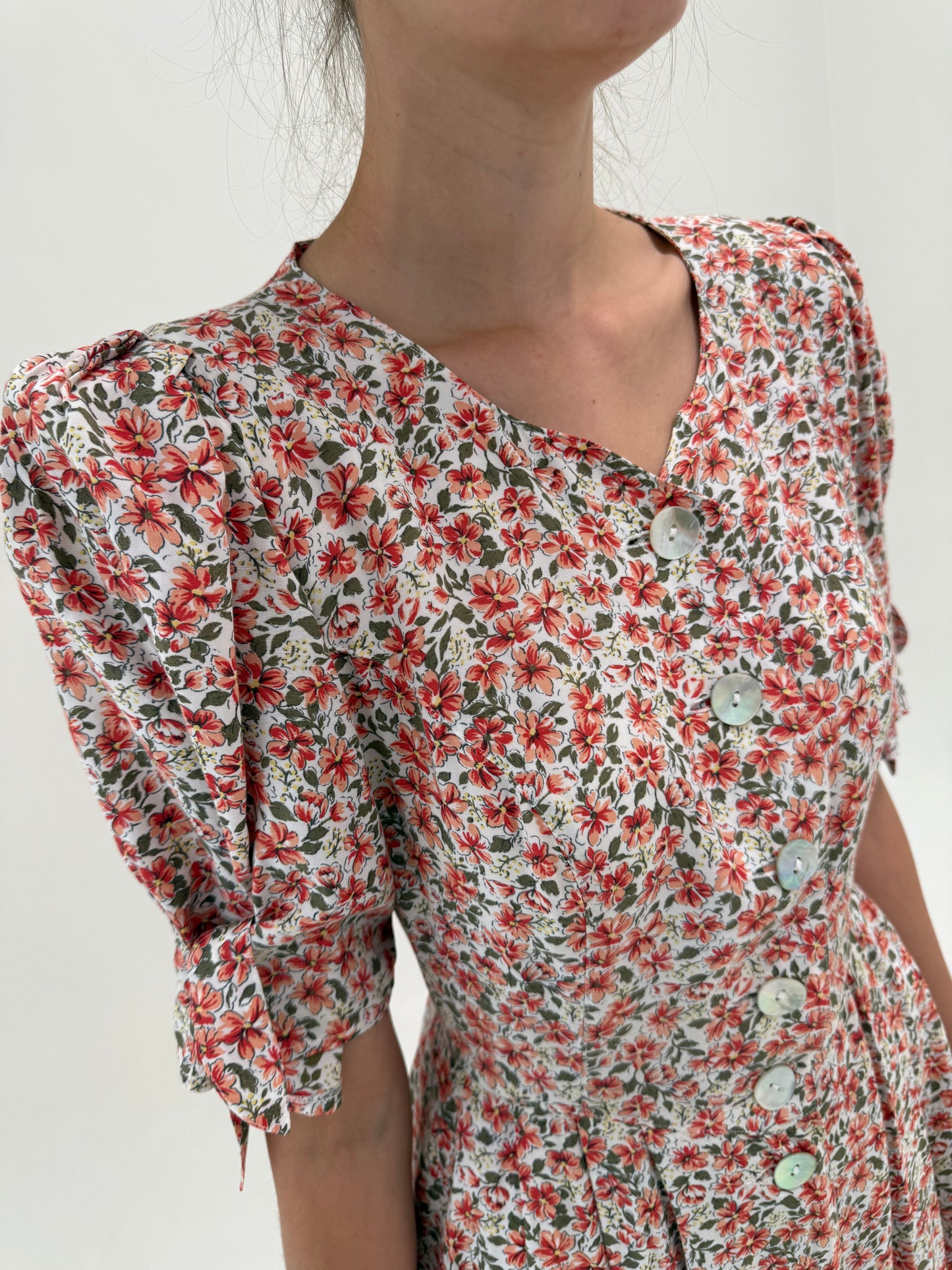 Rochie vintage maxi cu corsaj din pânză moale vaporoasă și umeri bufanți
