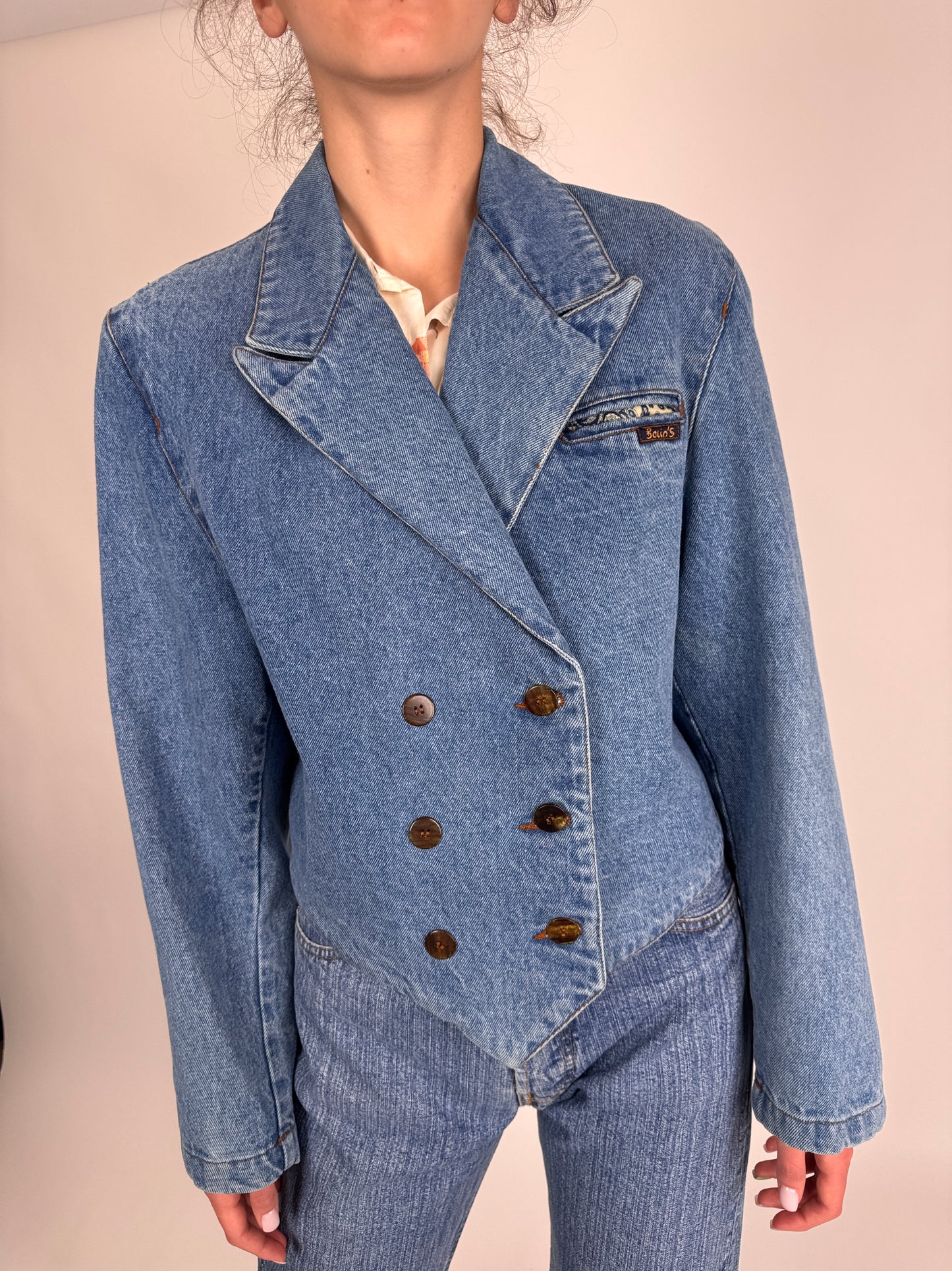 Geacă vintage din jeans în croi cambrat cu închidere dublă