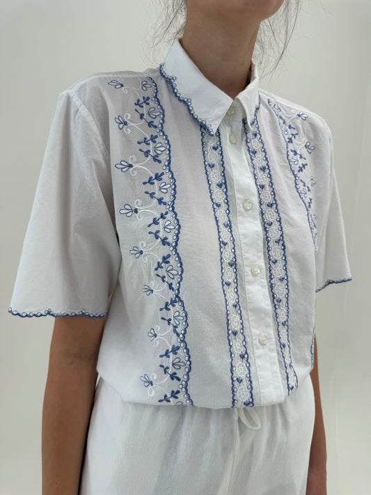 Cămașa vintage din panzica de bumbac cu broderie excepțională albastru regal