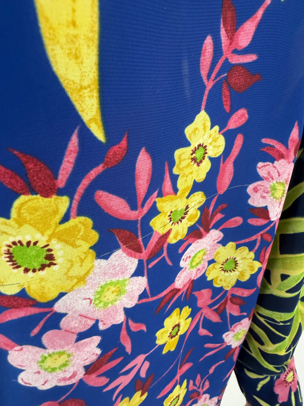 Cămașa vintage Versace petite în cori lung cu print floral superb