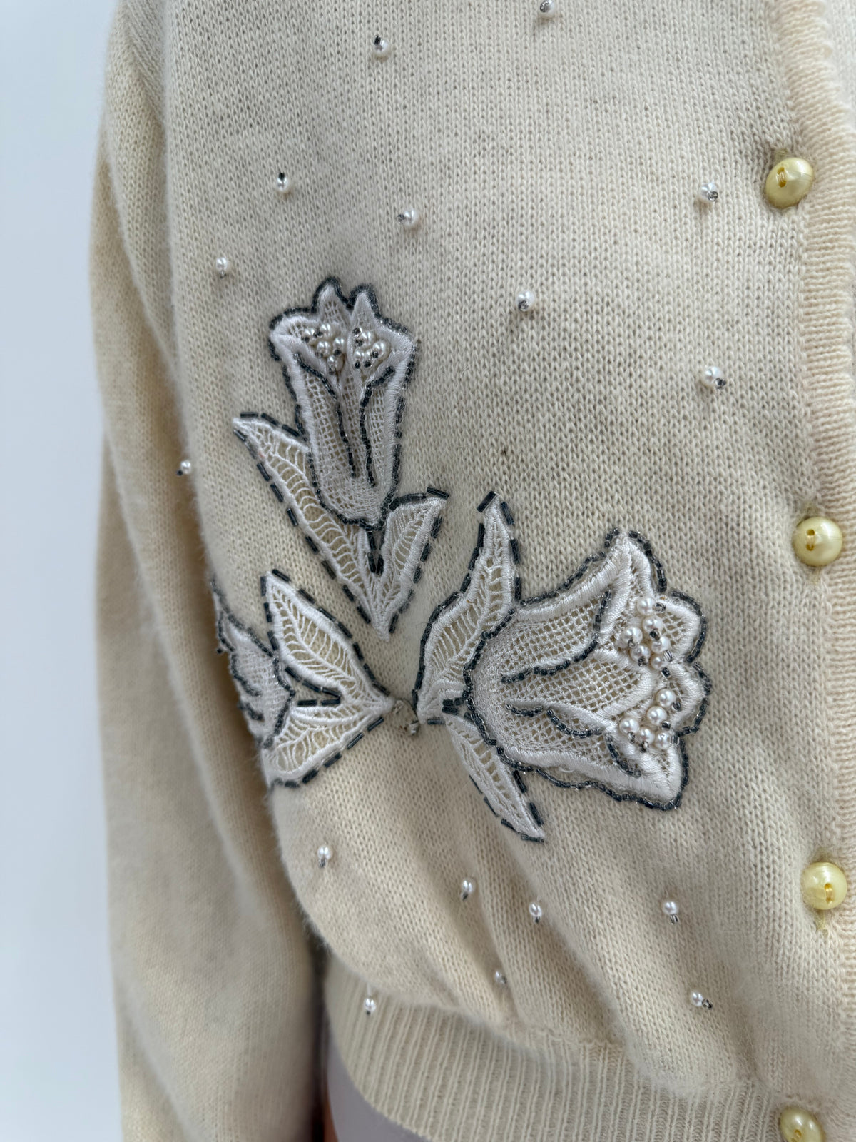Cardigan bijuterie vintage italian cu aplicații manuale din lana extrafina și Angora