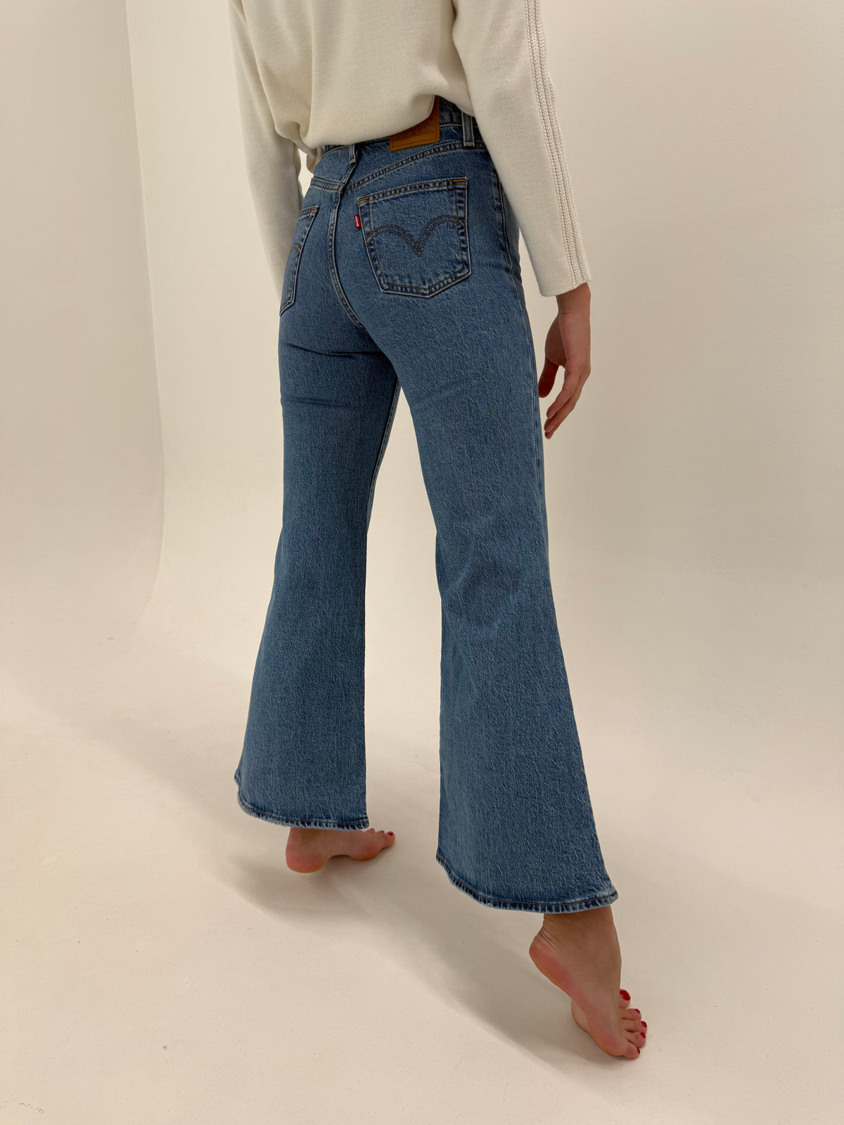Jeans Levi’s ‘Ribcage Bell’ evazați cu talie ultra înaltă classic wash