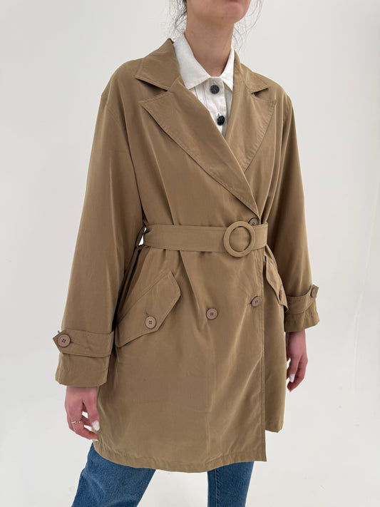 Trench camel cu talie reglabilă din material ușor