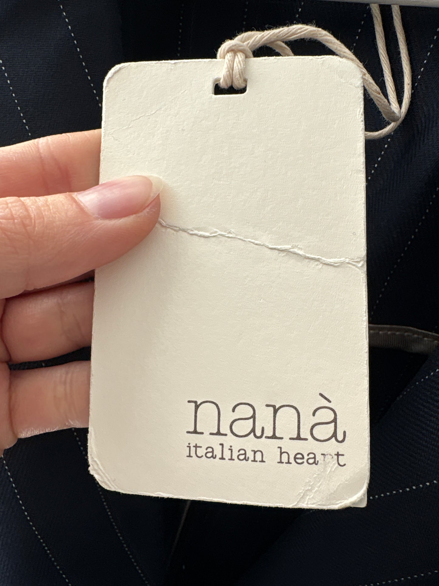Sacou nou italian cu eticheta și închidere asimetrică cu dungi fine verticale