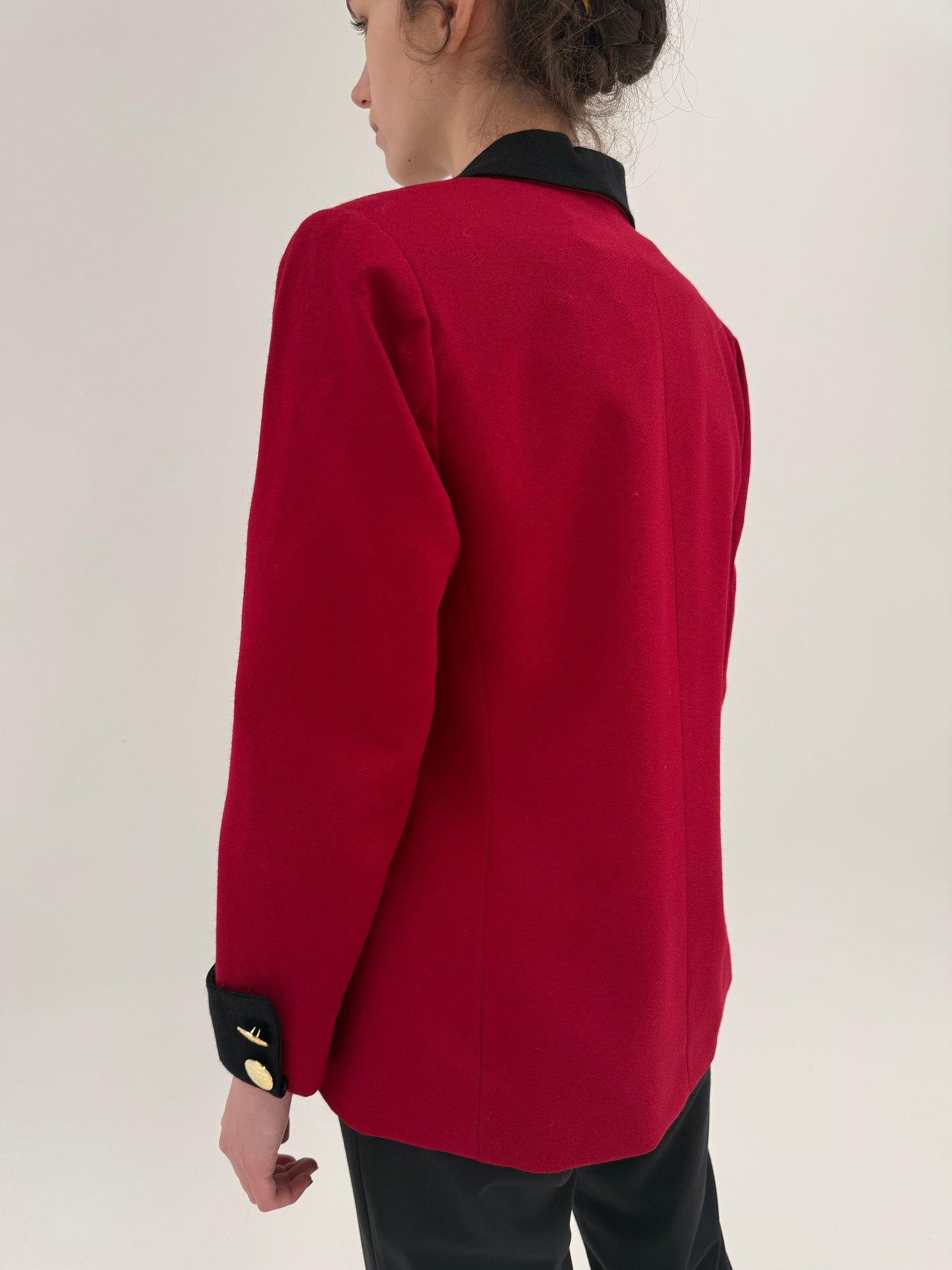 Sacou vintage cambrat cu nasturi metalici aurii și revere rotunjite