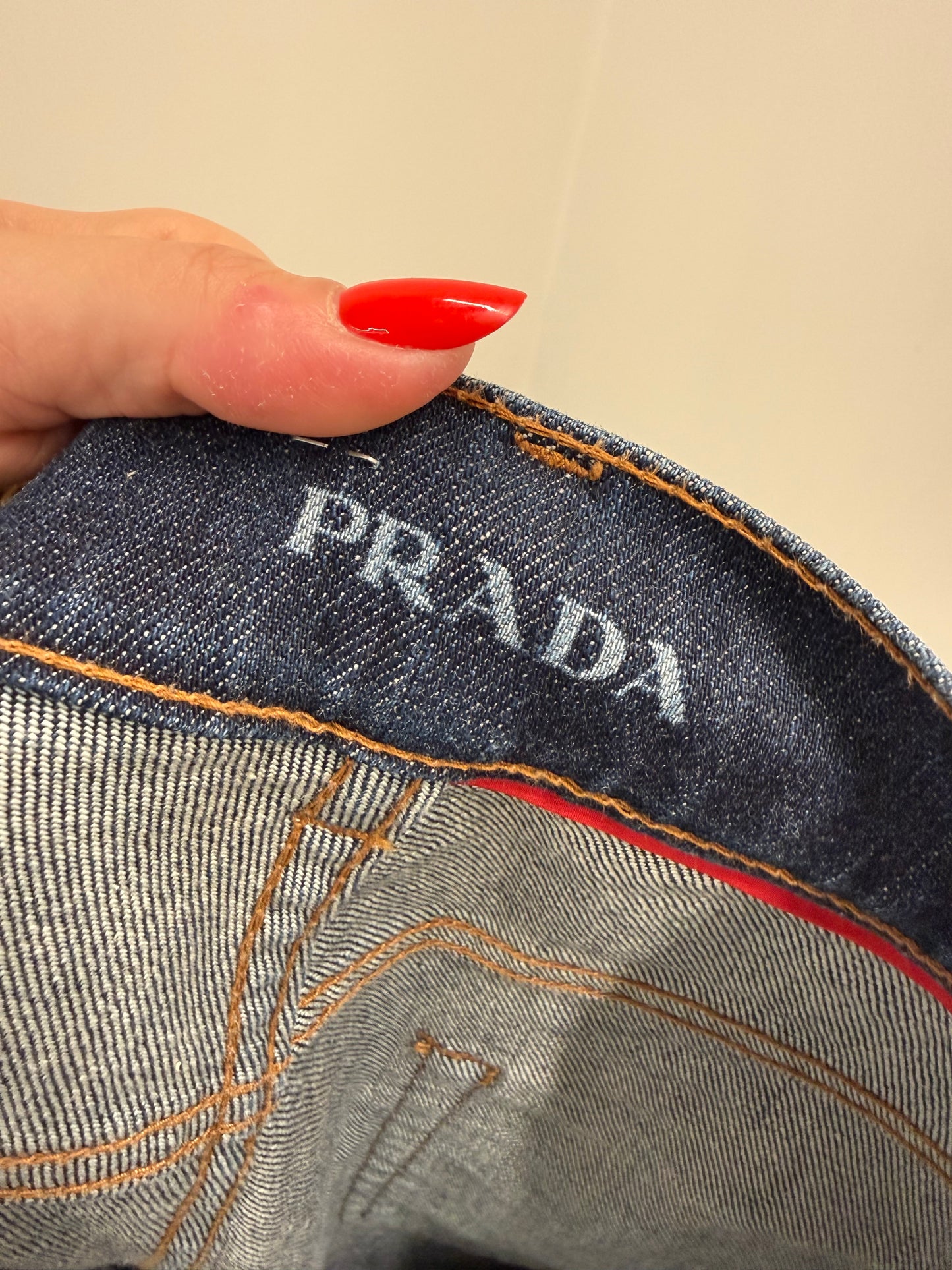 Jeans tall Prada dark wash cu decorațiune metalică detașabilă