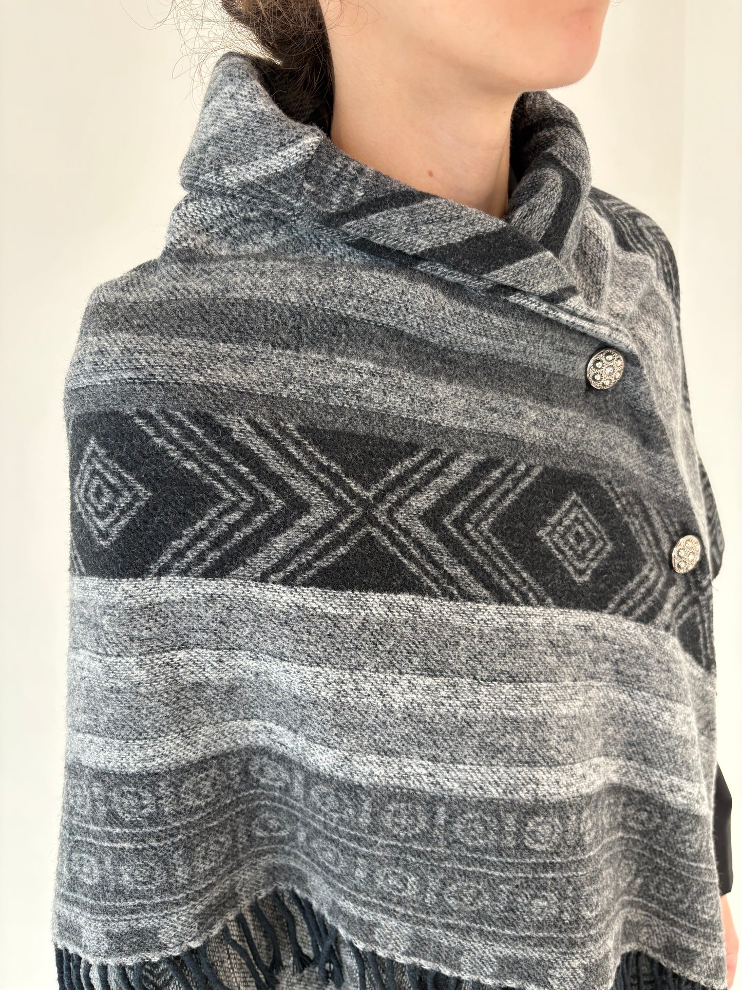 Capa dublată din lana extrafina în minate de gri