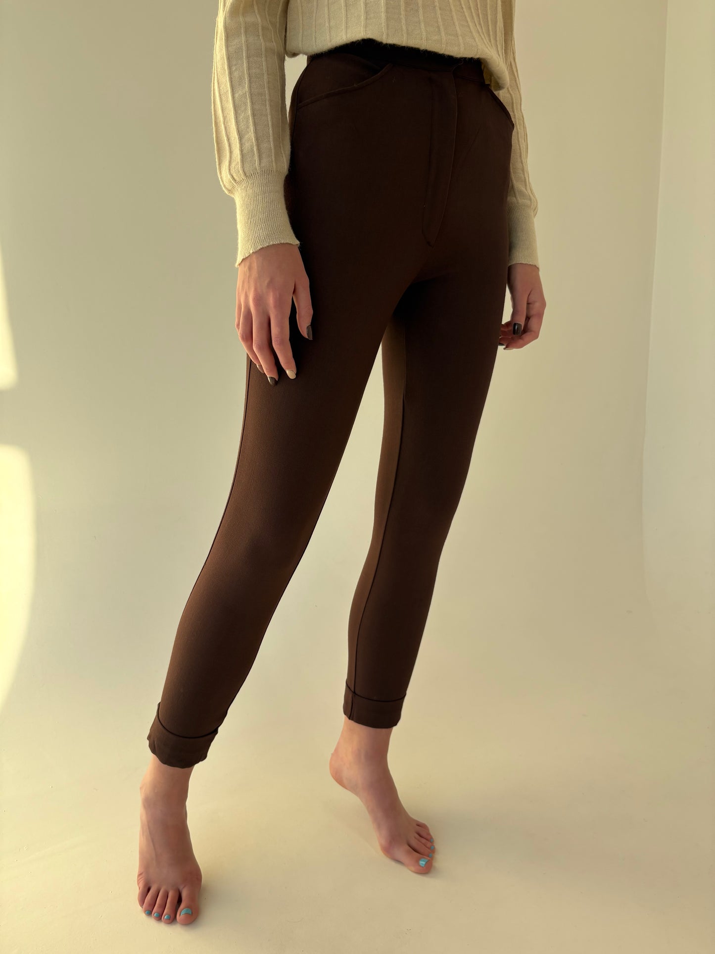Pantaloni chocolate brown din lana extrafina strech cu talie ultra înaltă