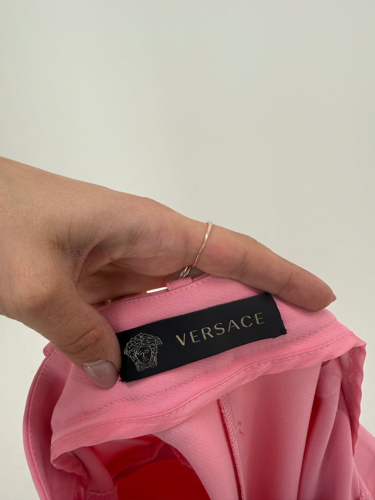 Pantaloni palazzo Versace din bumbac gros de toamnă bubblegum pink cu talie extrem de înaltă