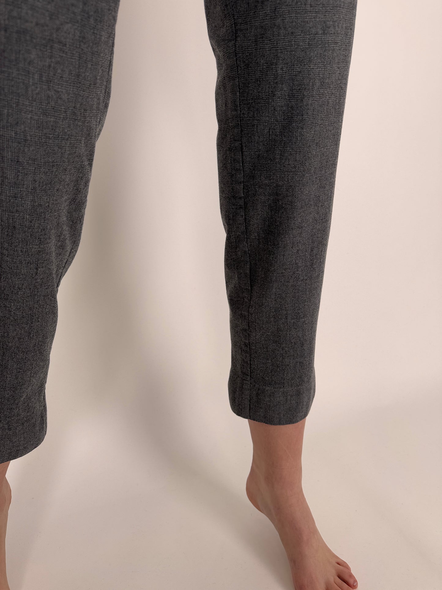 Pantaloni Max Mara din lana extrafina în carouri