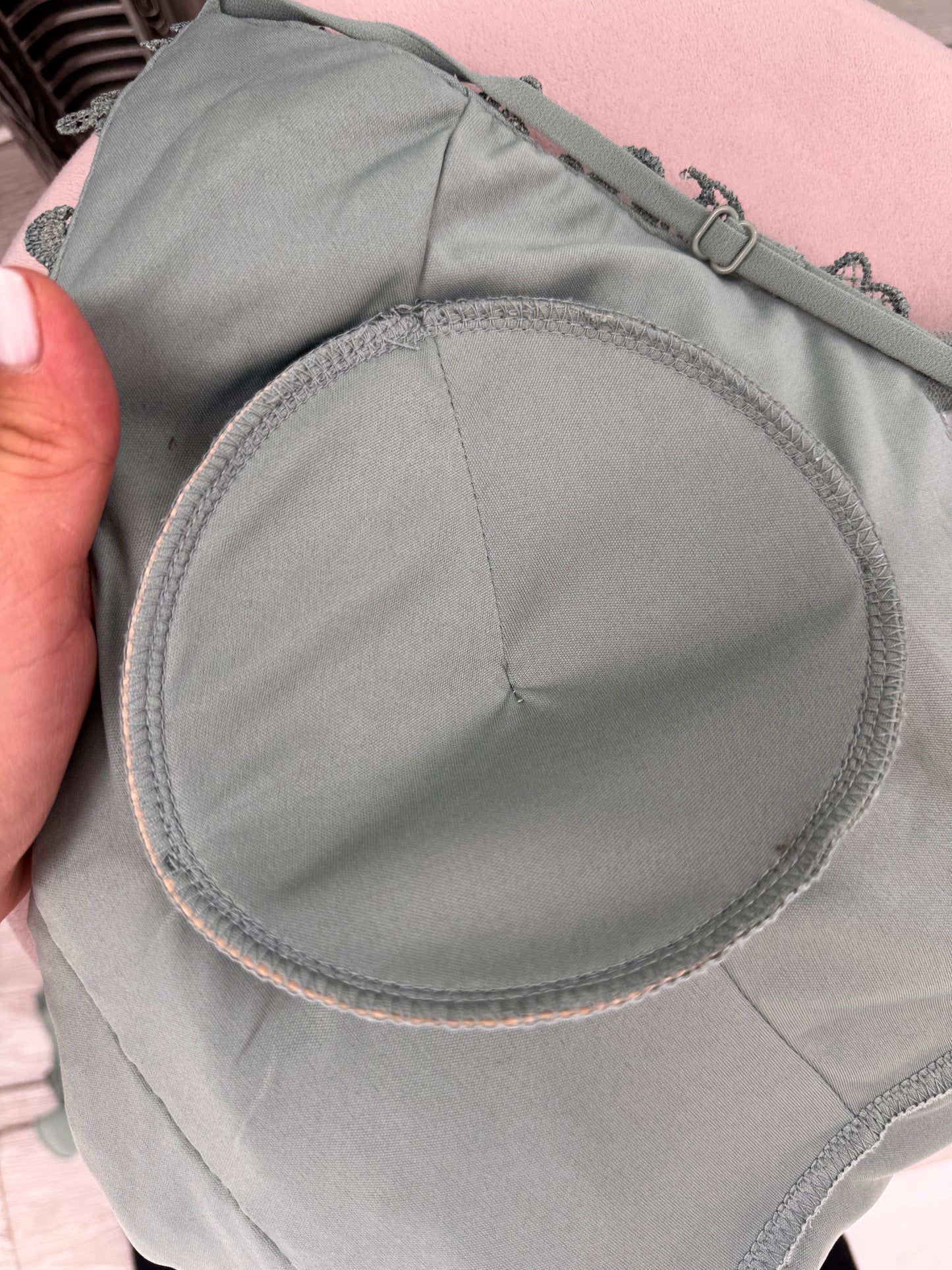 Rochie cu talie ultra înaltă și dantelă macrame Sage green