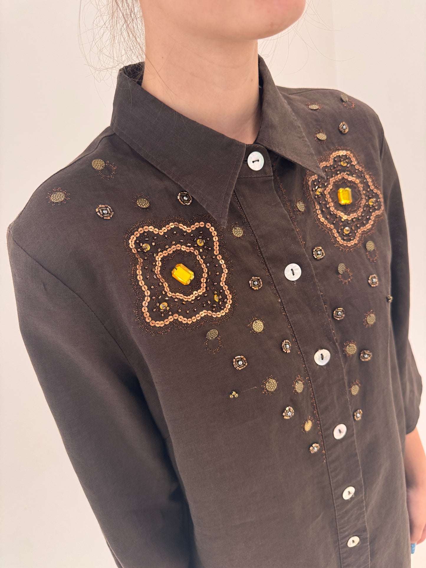 Rochie tip cămașă din in premium chocolate brown cu broderie și aplicații