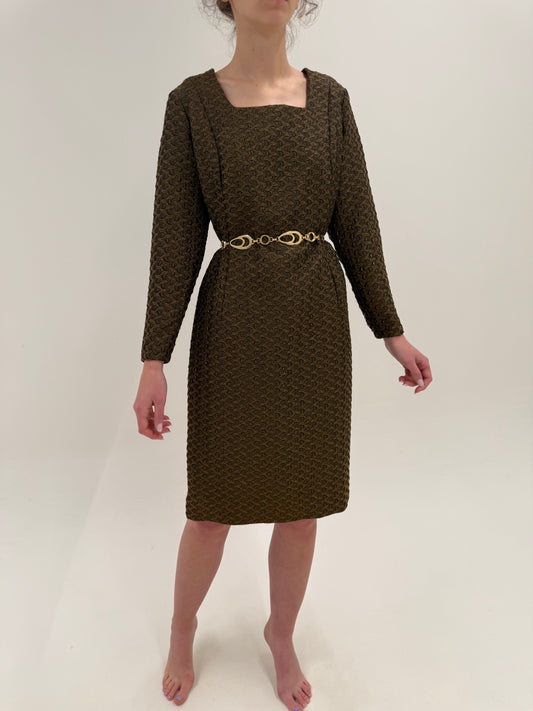 Rochie old vintage early 60s in silueta seath din jacquard muted gold de colecție